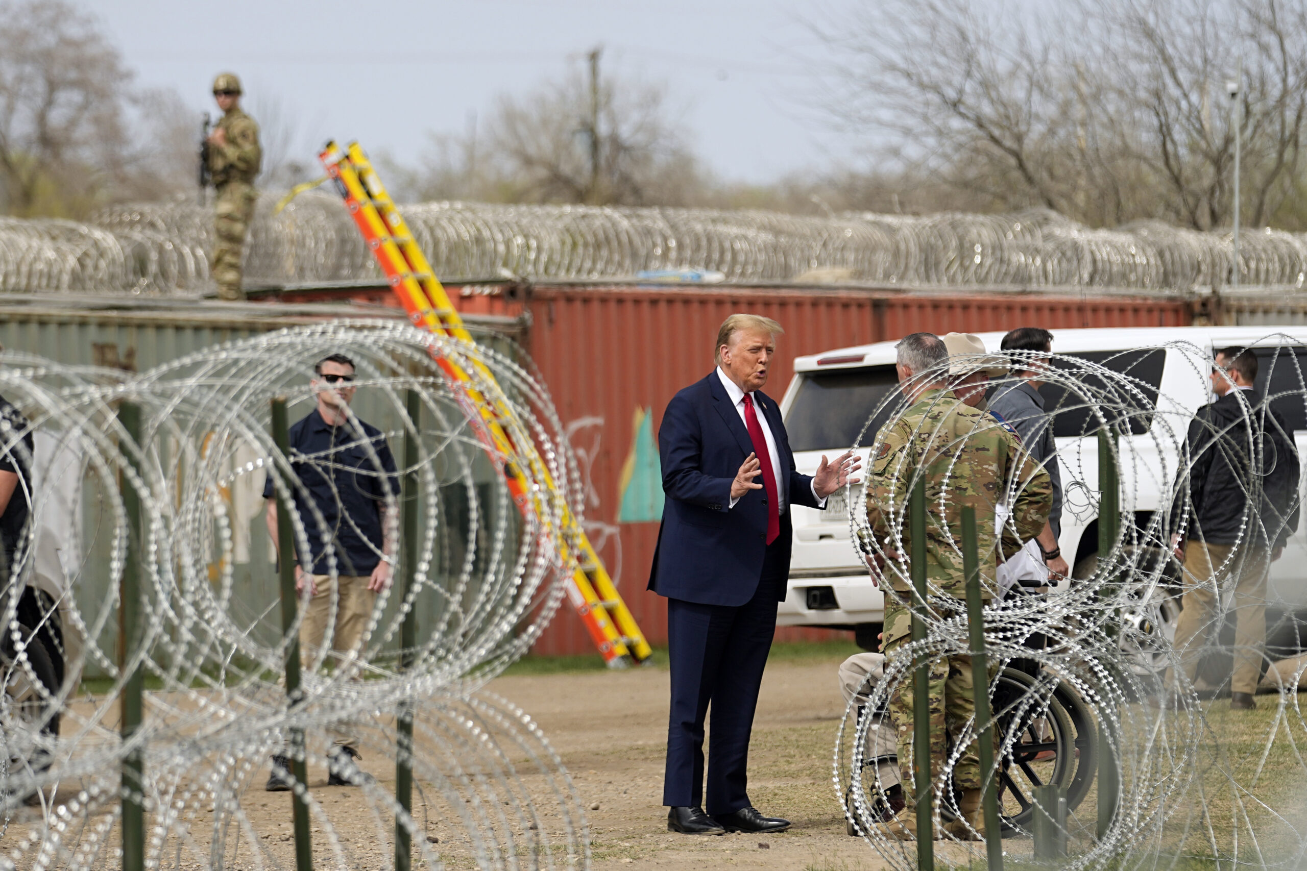 trump-called-migrants-“terrorists”-and-blamed-biden-for-an-“invasion”-during-his-visit-to-the-border