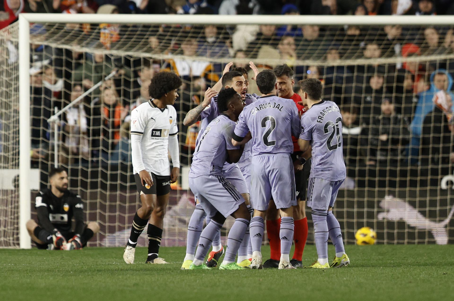 final-sentence-of-valencia-vs.-real-madrid-seconds-before-the-merengues'-winning-goal