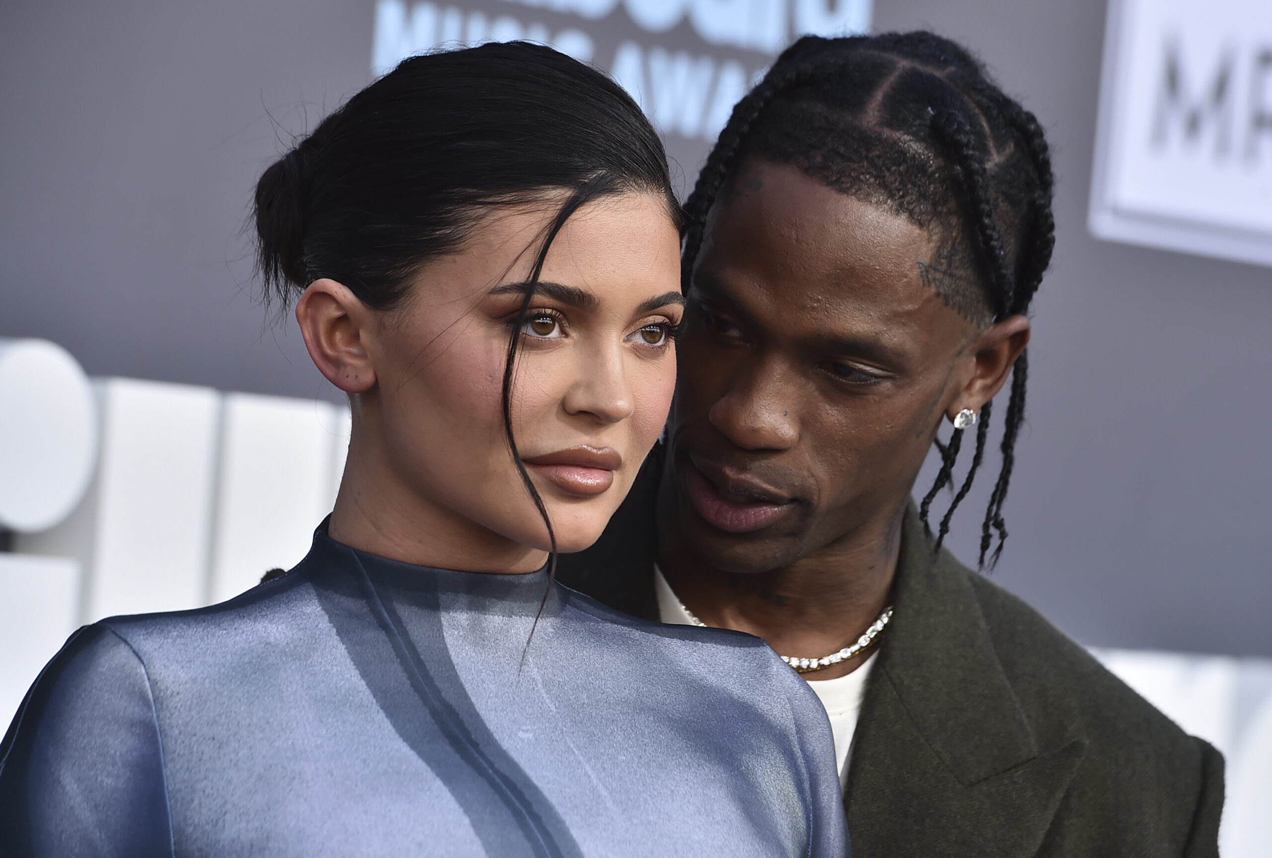 kylie-jenner-and-travis-scott's-mansion-enters-the-market-again