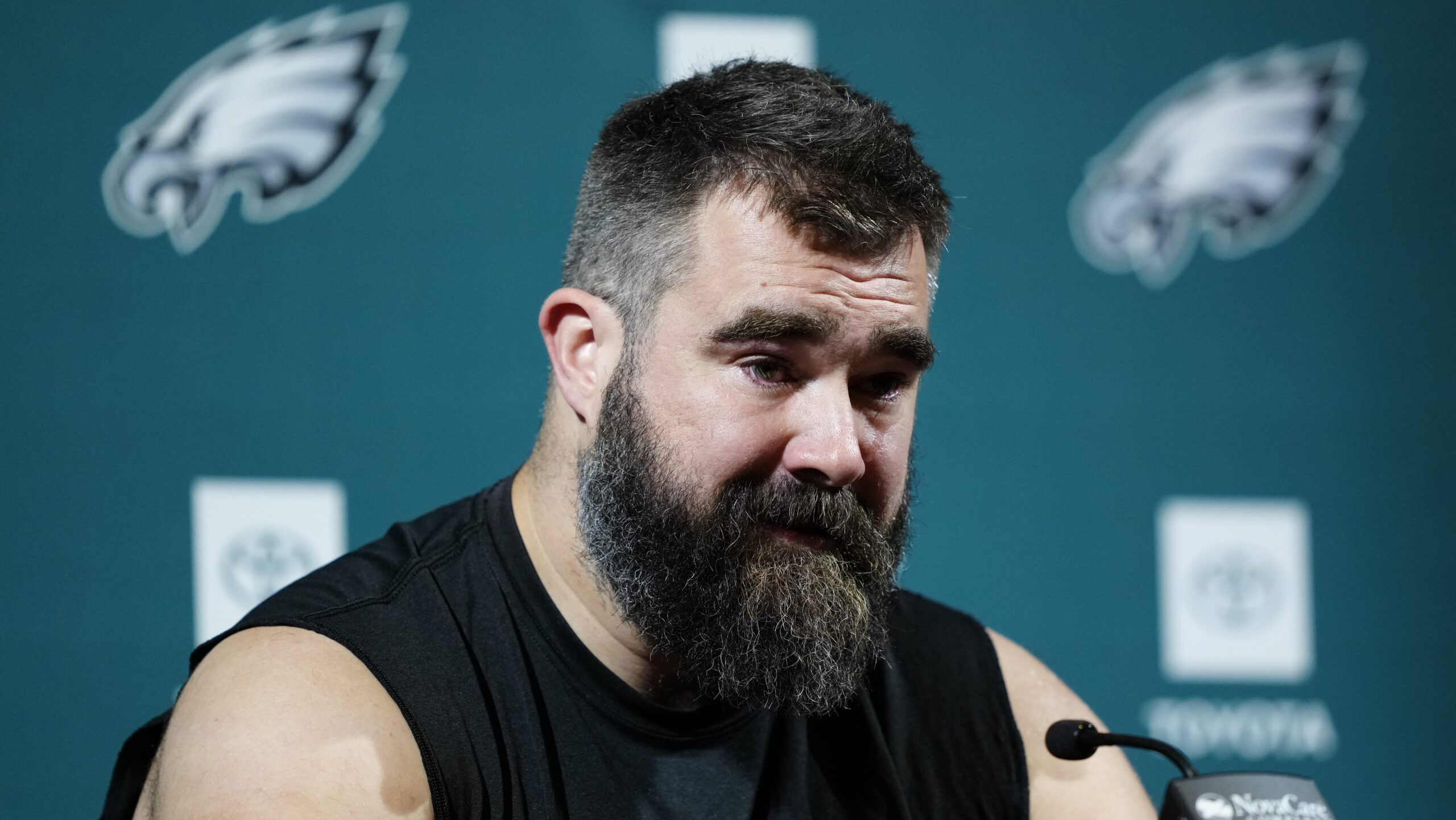 philadelphia's-4-major-professional-teams-came-together-to-bid-farewell-to-jason-kelce's-career