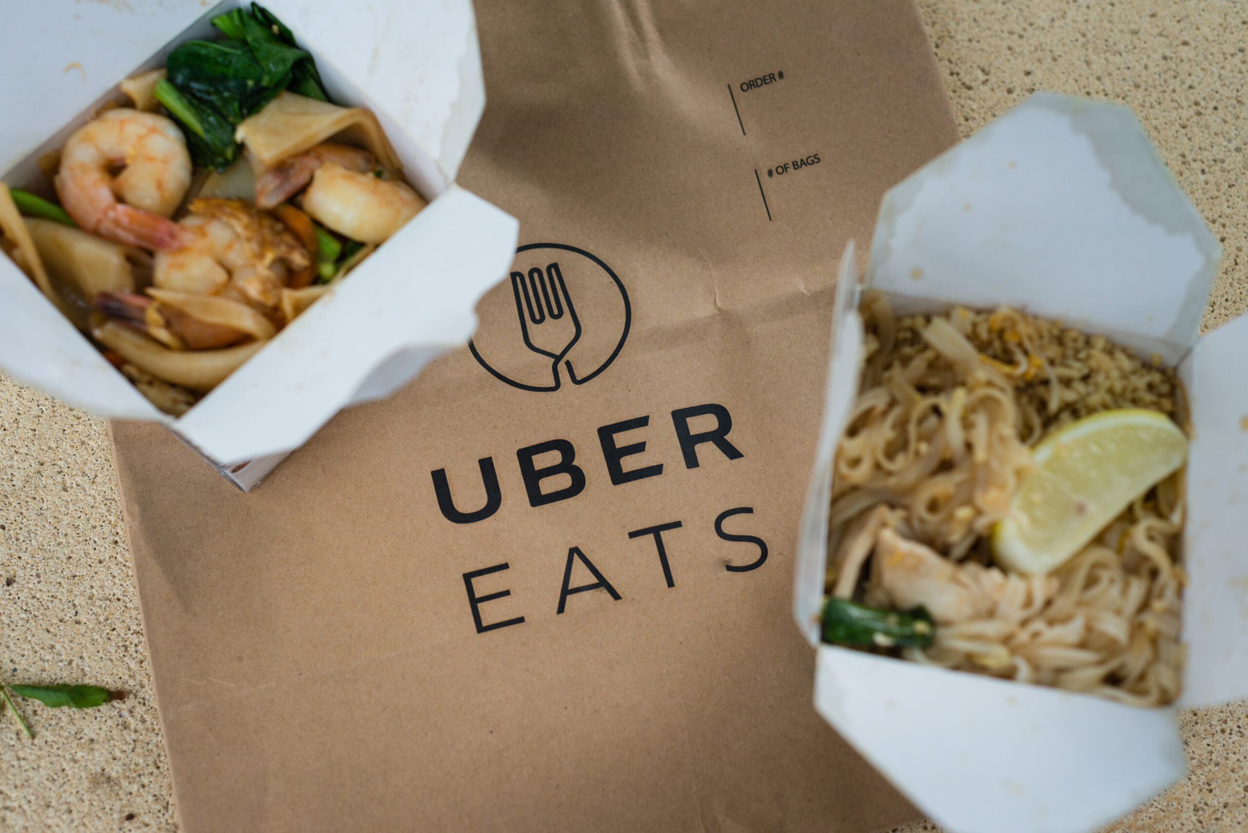 uber-eats-now-delivers-meals-with-robots:-how-fast-they-reach-and-how-they-avoid-people