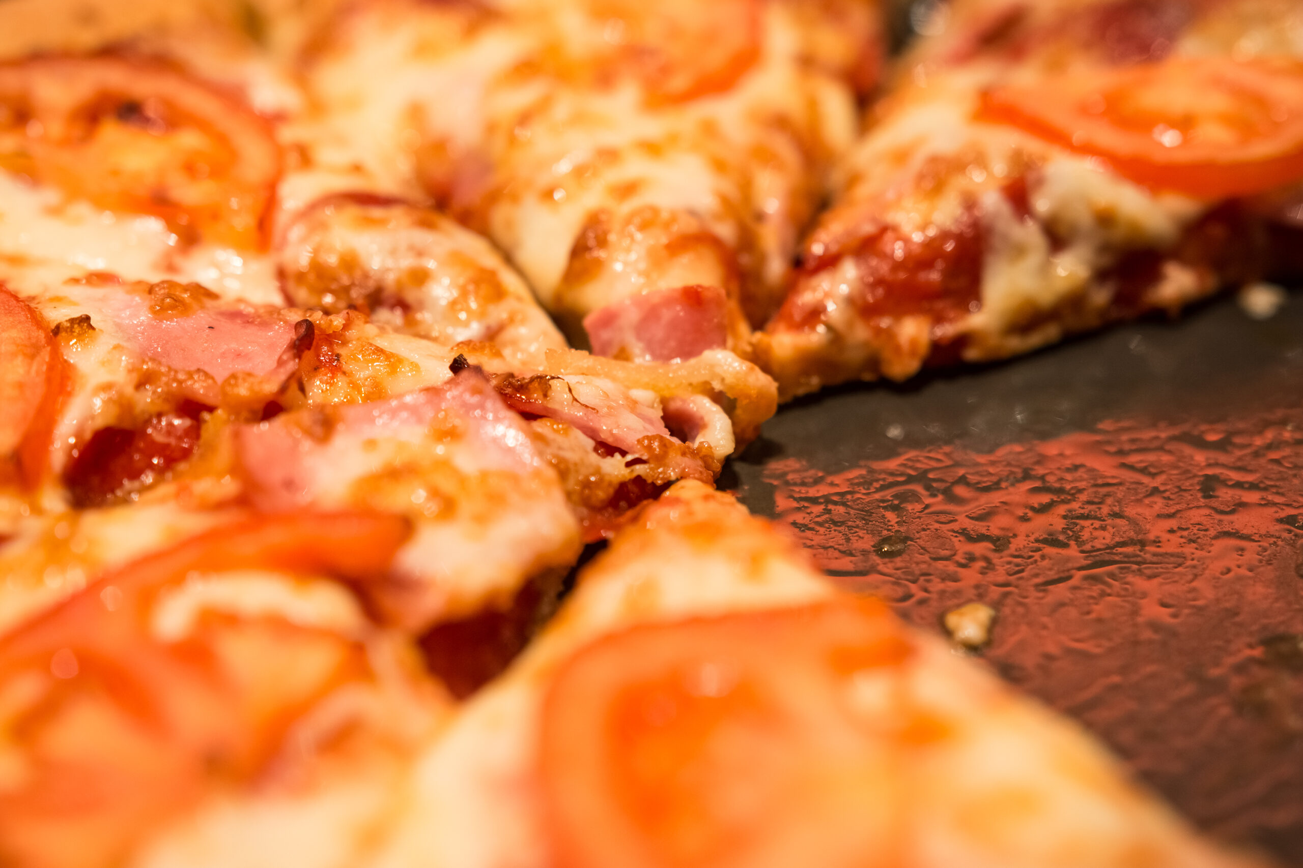 pizza-hut-offers-a-free-large-1-topping-pizza-with-purchases-of-$7.99-or-more