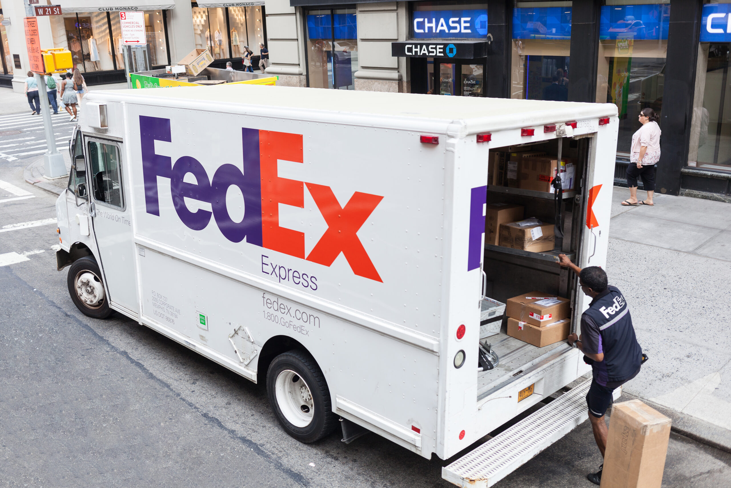 fedex-delivery-driver-wins-$1-million-in-lottery;-think-about-early-retirement