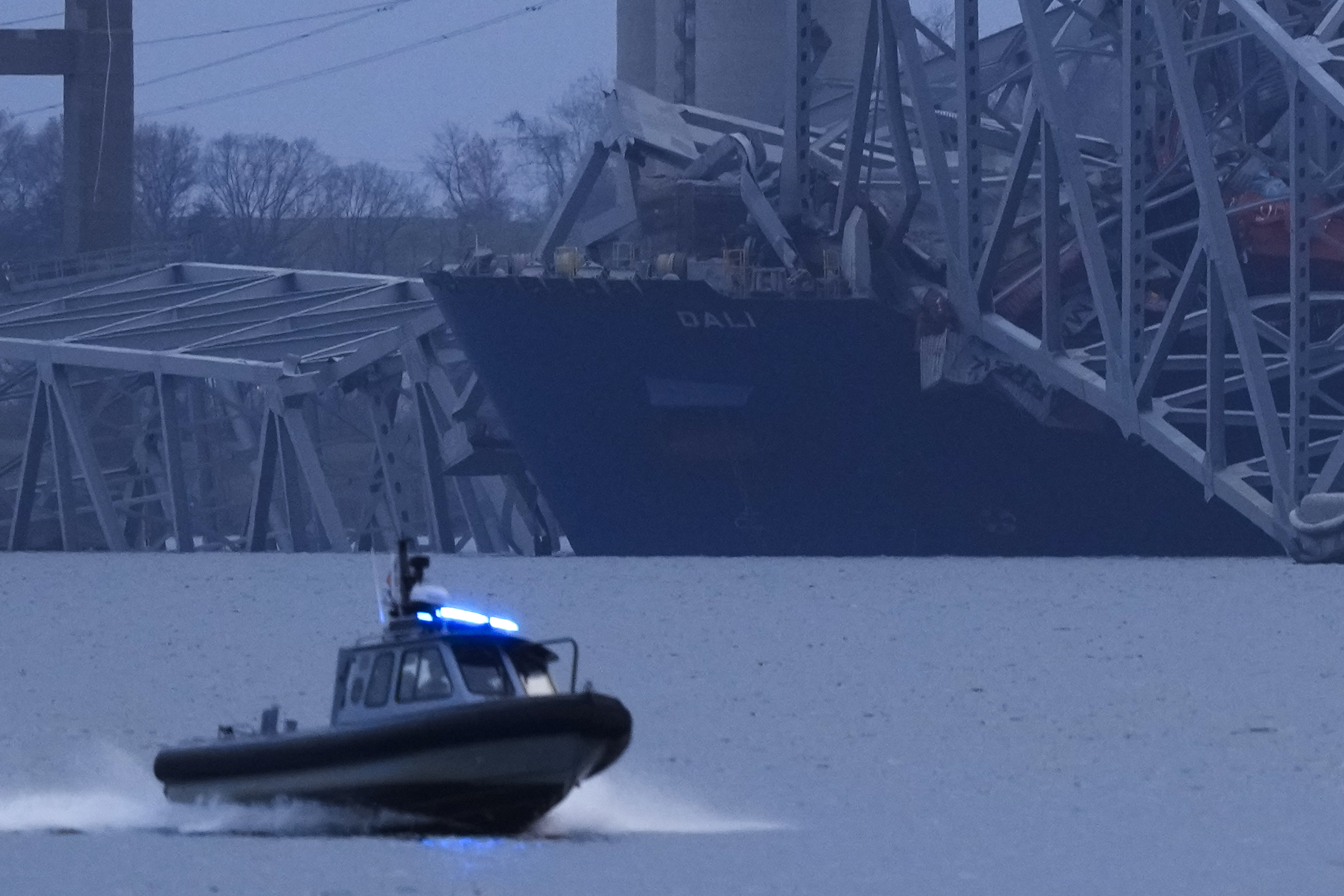 baltimore-police-audio-reveals-the-moments-before-the-ship-collided-with-the-bridge