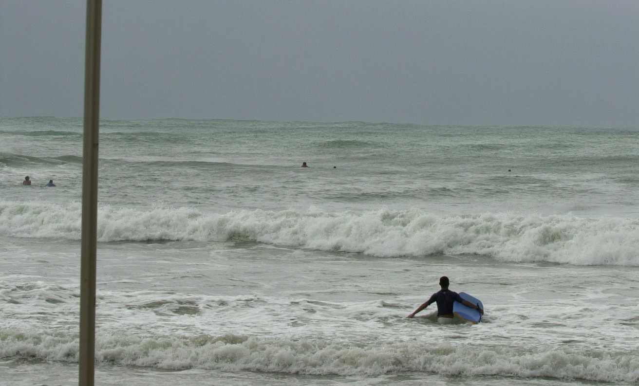 they-search-for-a-us-soldier-dragged-by-currents-on-the-beach-of-puerto-rico