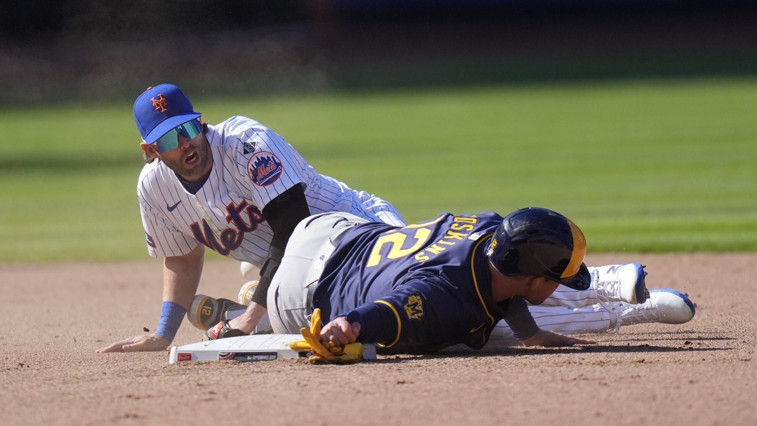 dangerous-slide-by-rhys-hoskins-caused-the-benches-to-be-emptied-between-mets-and-brewers-[video]