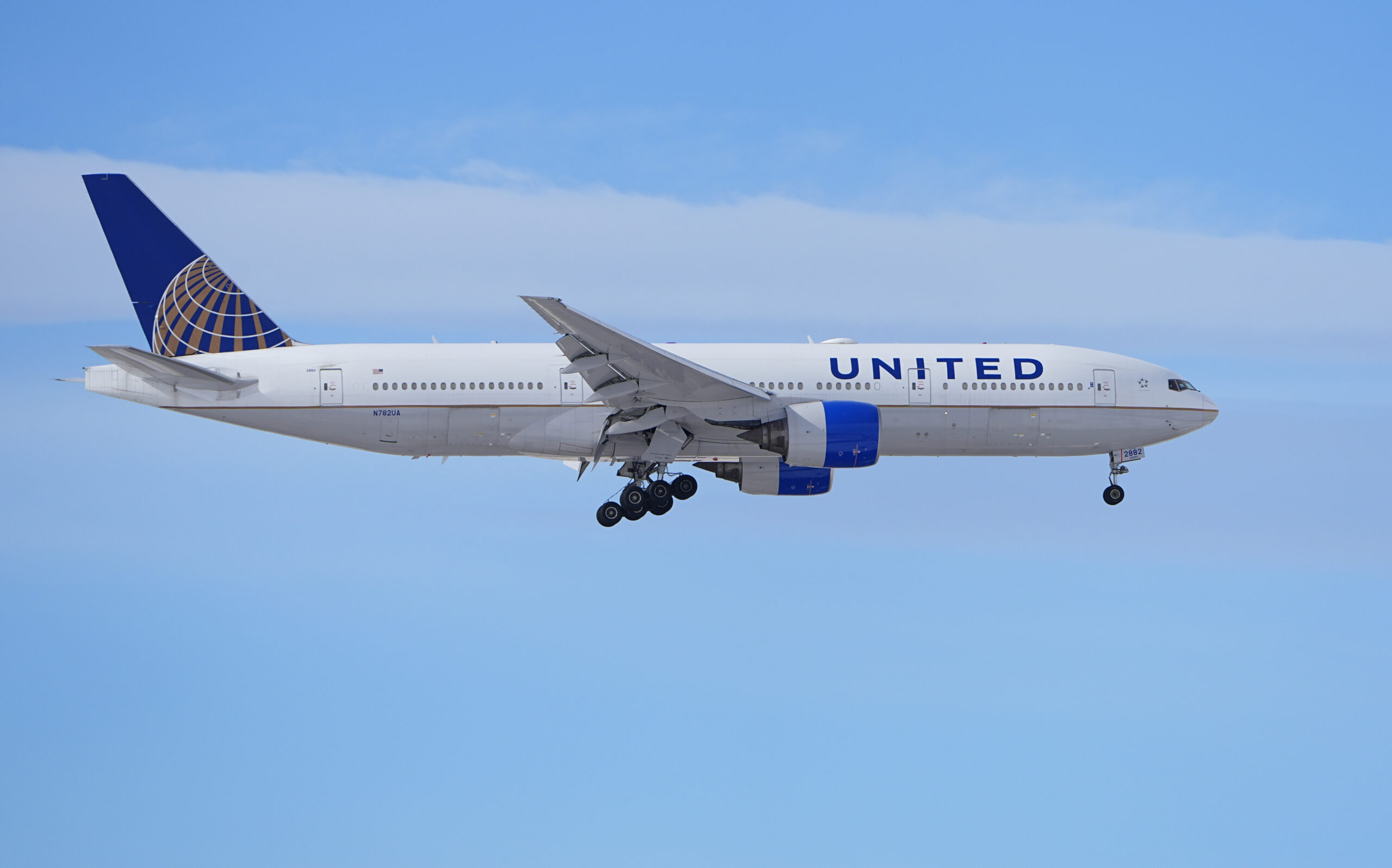 several-injured-due-to-turbulence-on-united-flight-to-nj;-lack-of-gasoline-forced-emergency-landing