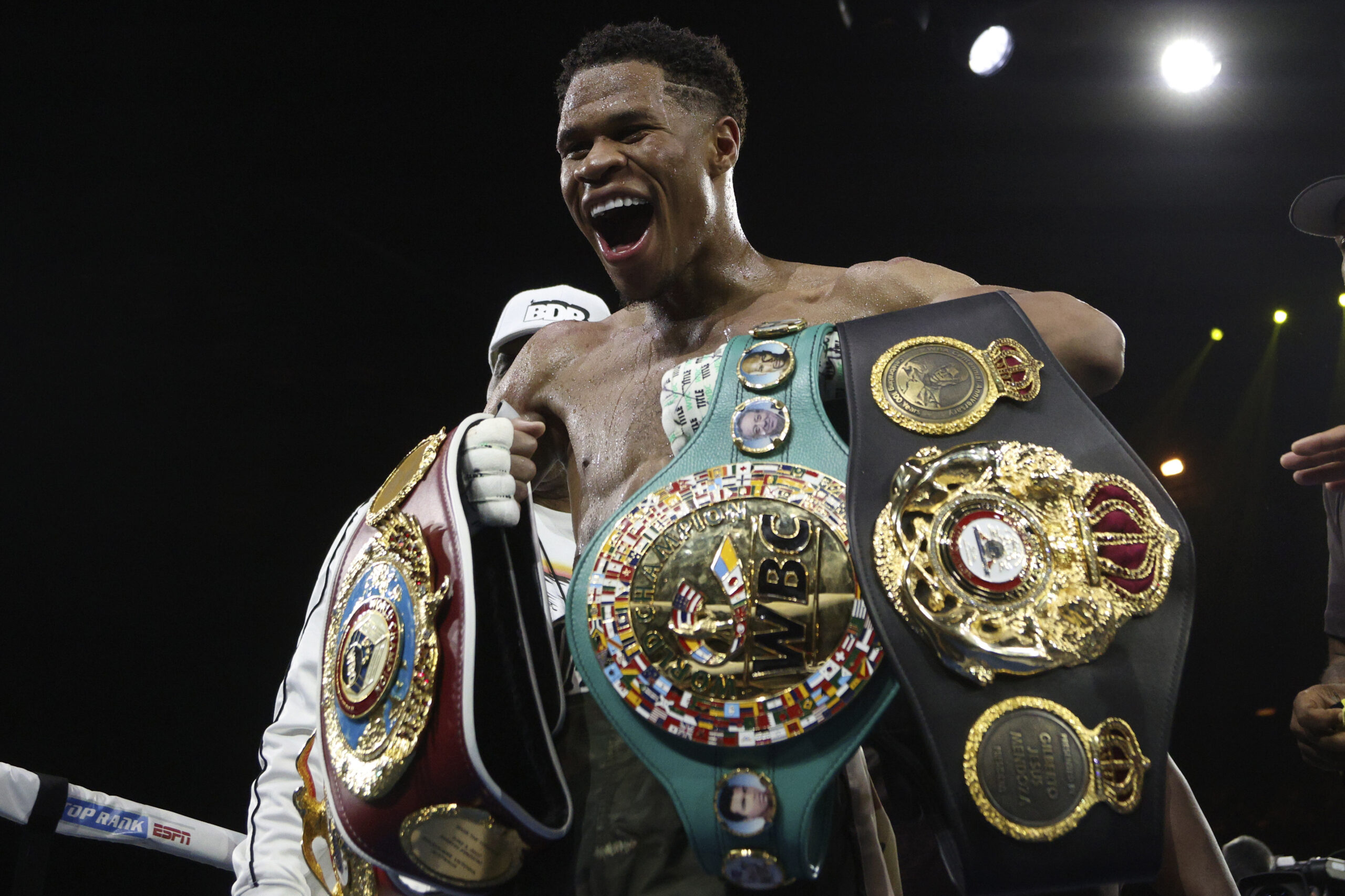 devin-haney-accuses-ryan-garcia-of-having-consumed-alcohol-or-cocaine-before-the-fight-between-the-two