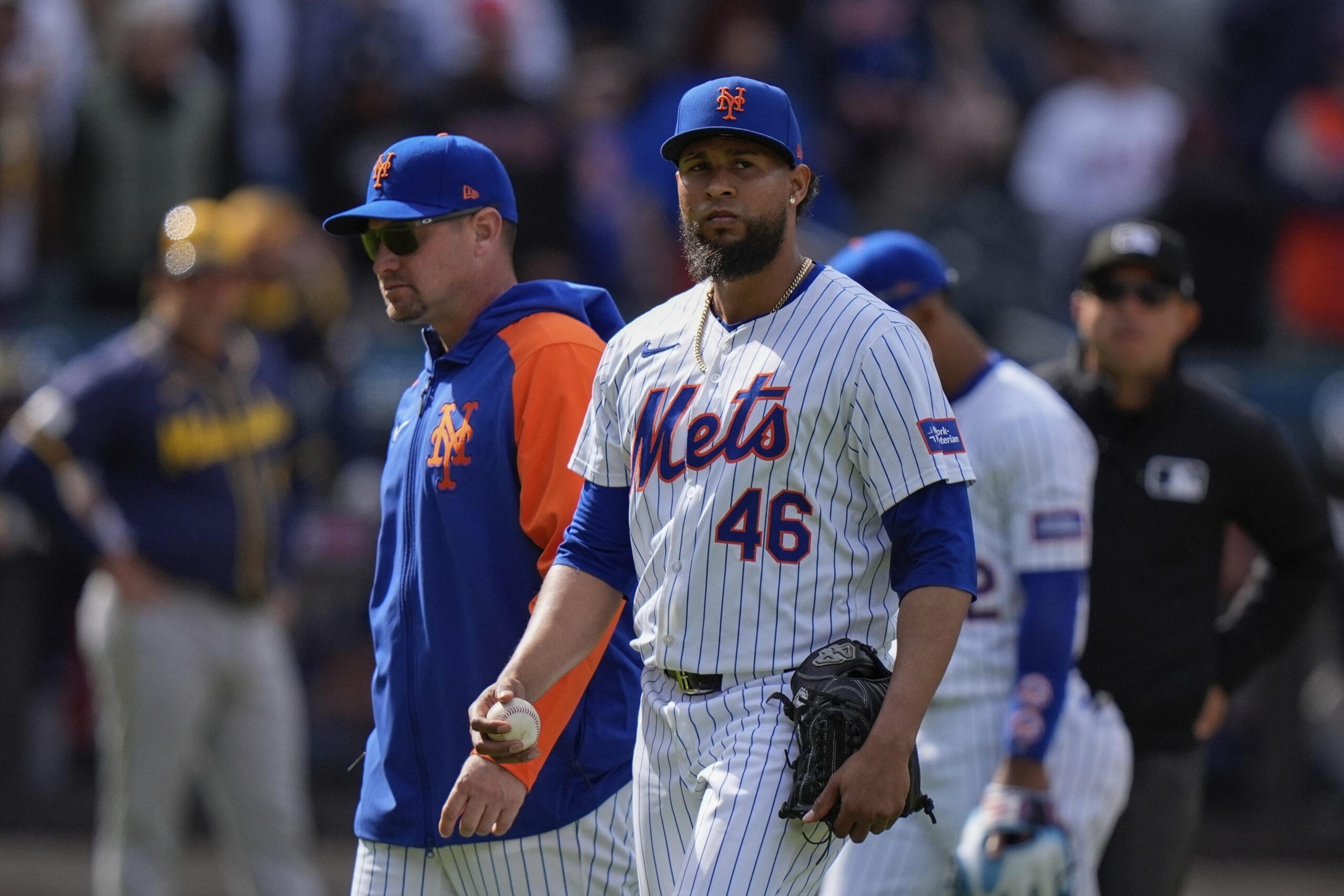 mets'-yohan-ramirez-and-carlos-mendoza-are-penalized-for-“intentional”-pitching-against-rhys-hoskins