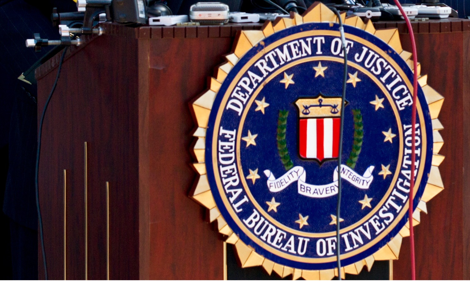 vehicle-crashes-into-the-main-door-of-the-fbi-office-in-atlanta:-the-driver-was-arrested