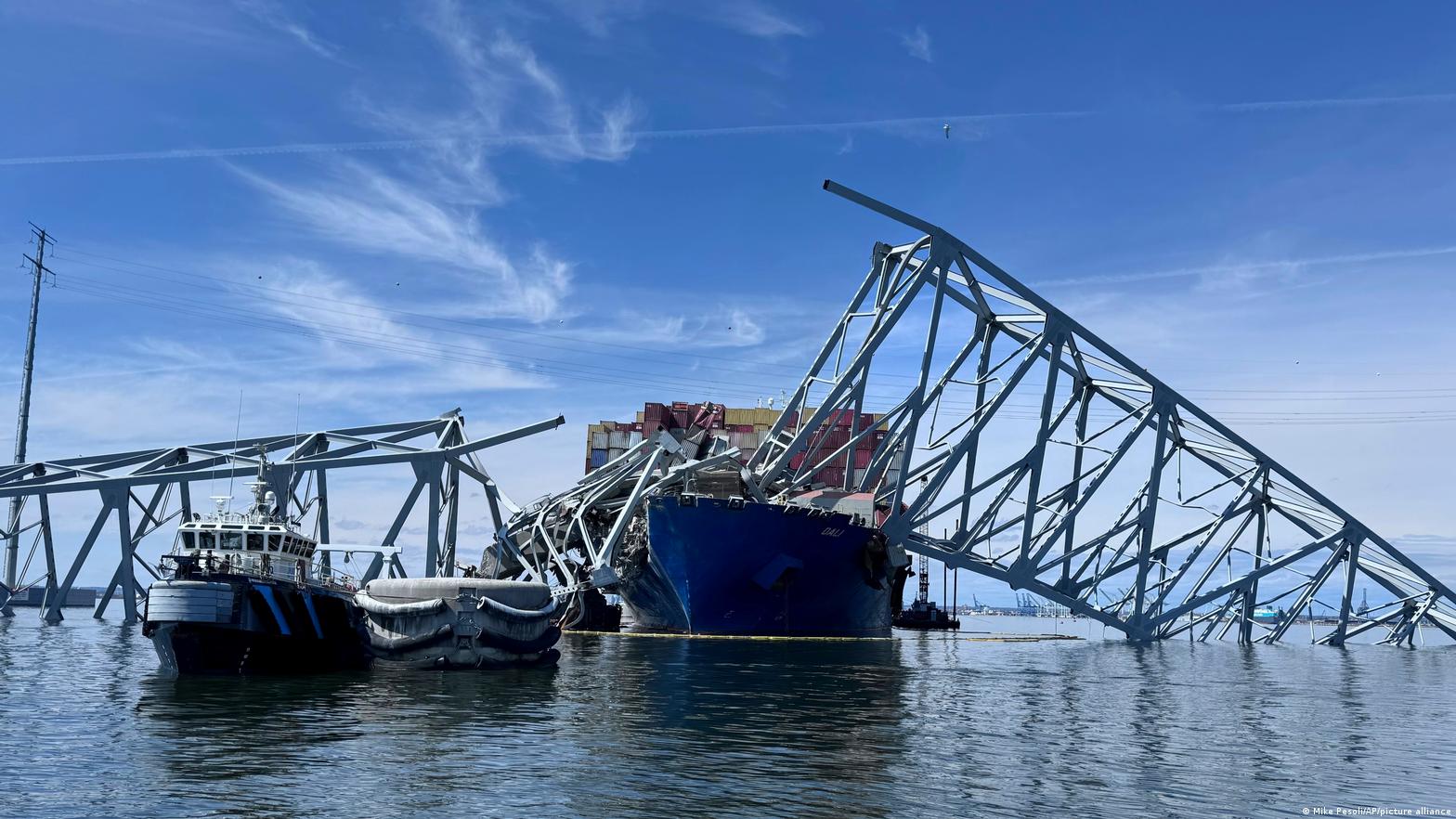 temporary-canal-for-commercial-ships-opens-in-baltimore