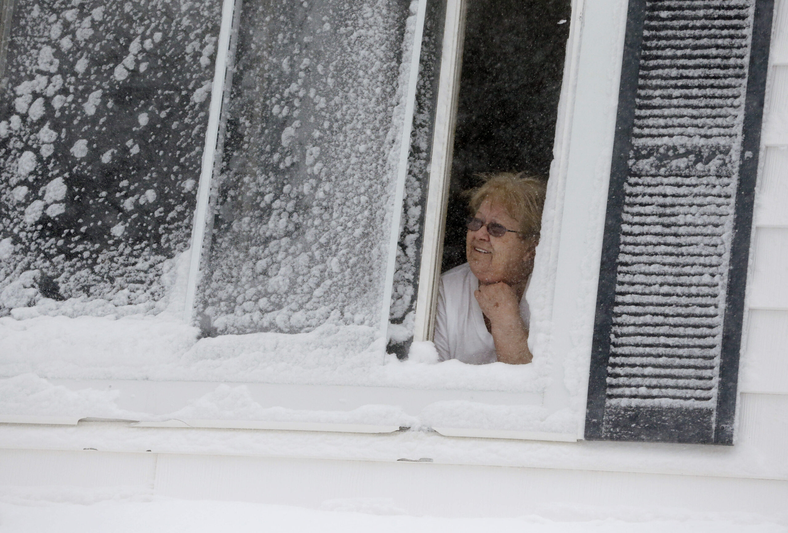 snow-and-rain-approaching-eastern-states-like-ny-due-to-storm-system