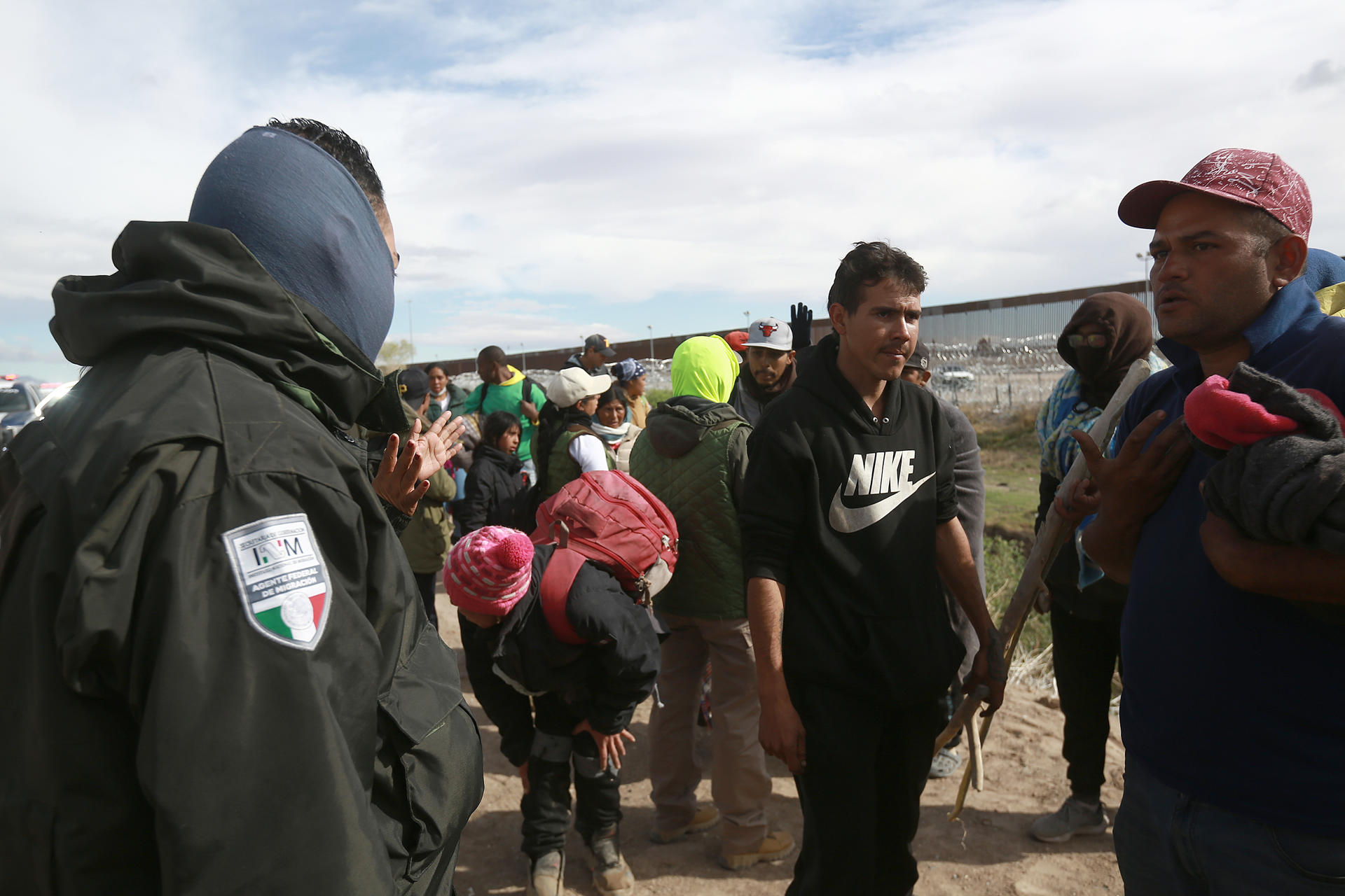 group-of-migrants-was-attacked-by-agents-on-the-border-between-mexico-and-the-united-states