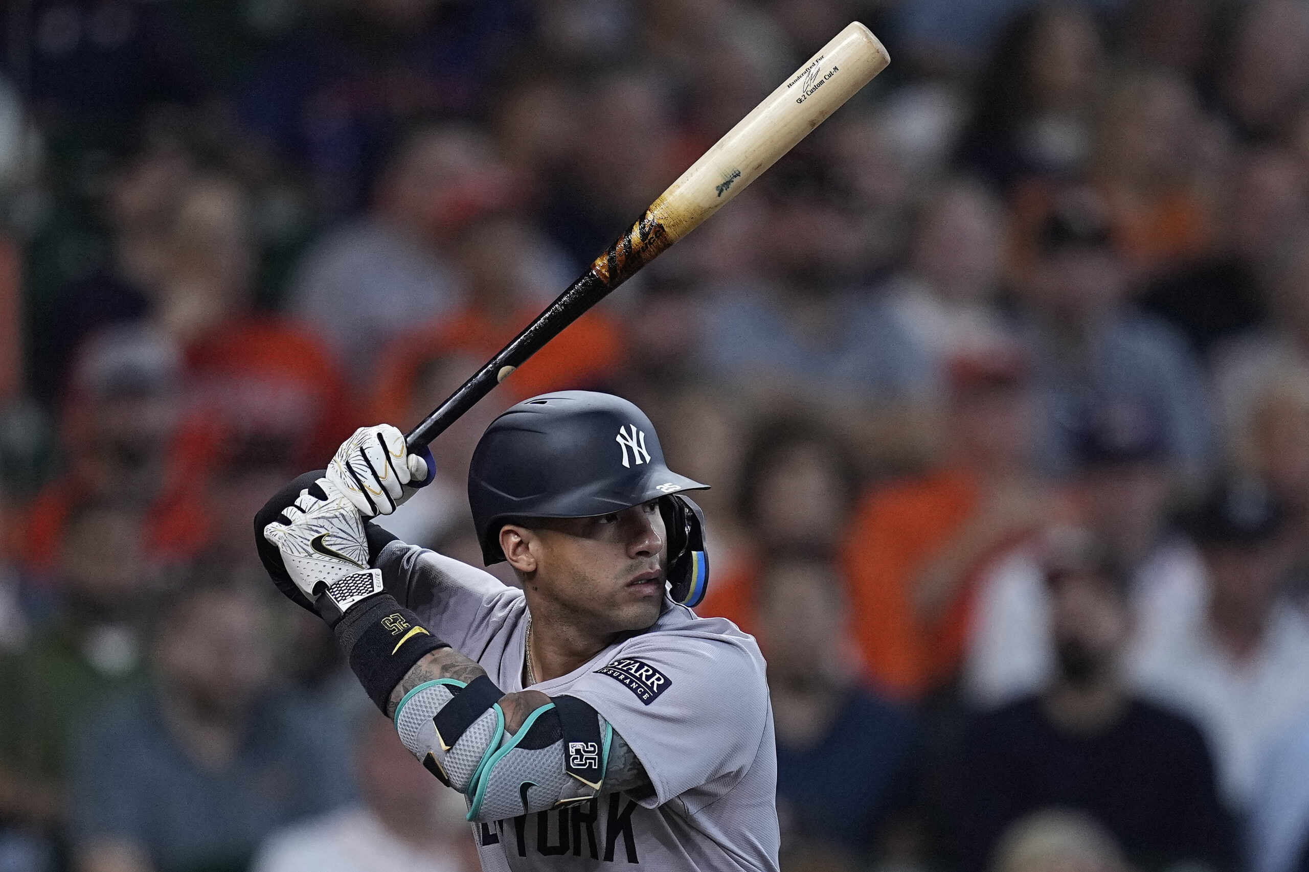 gleyber-torres-demonstrates-his-high-concentration-by-batting-during-the-new-york-earthquake-(video)