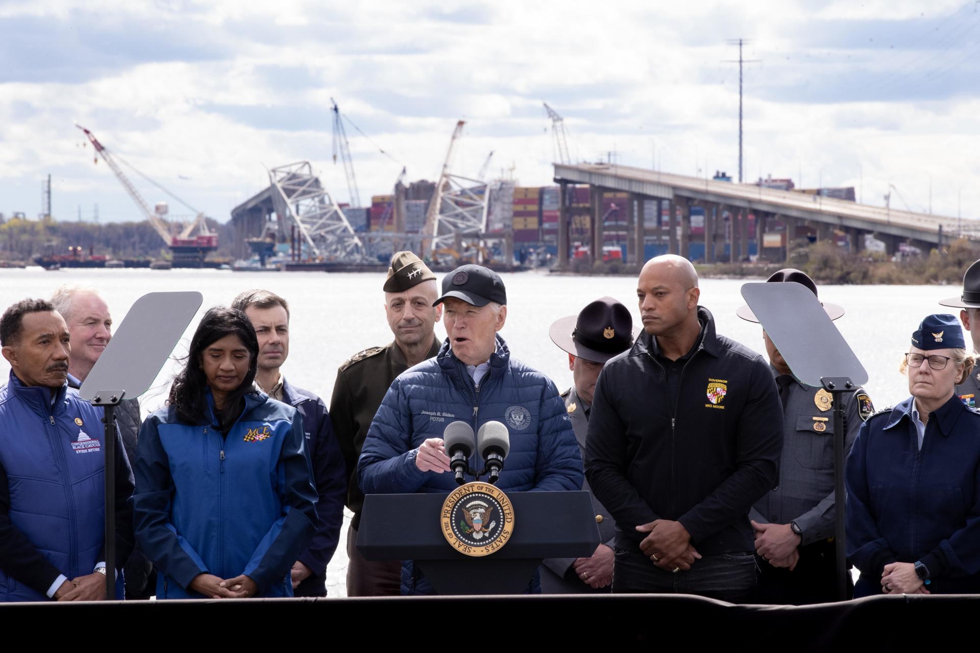 joe-biden-visited-baltimore:-“we-are-going-to-move-heaven-and-earth-to-rebuild-this-bridge”