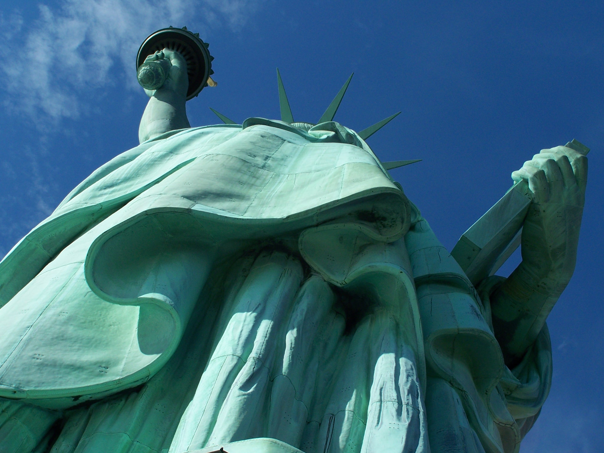 the-statue-of-liberty-was-struck-by-lightning-and-suffered-an-earthquake-in-less-than-48-hours:-intense-nature-in-new-york