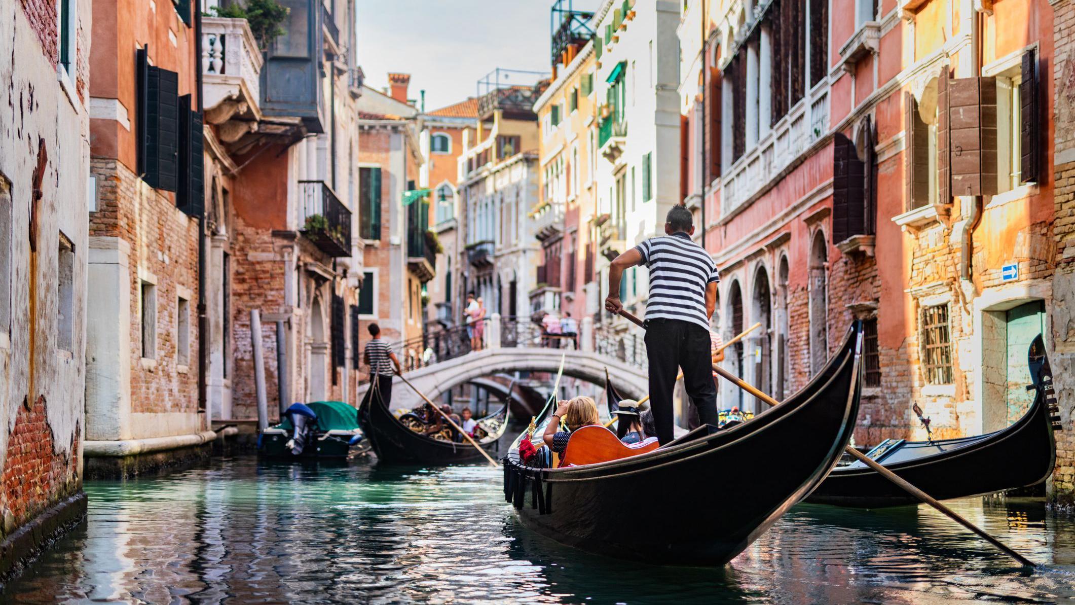 venice-becomes-the-first-city-in-the-world-to-charge-admission-to-tourists:-what-does-the-1-day-pass-cost?
