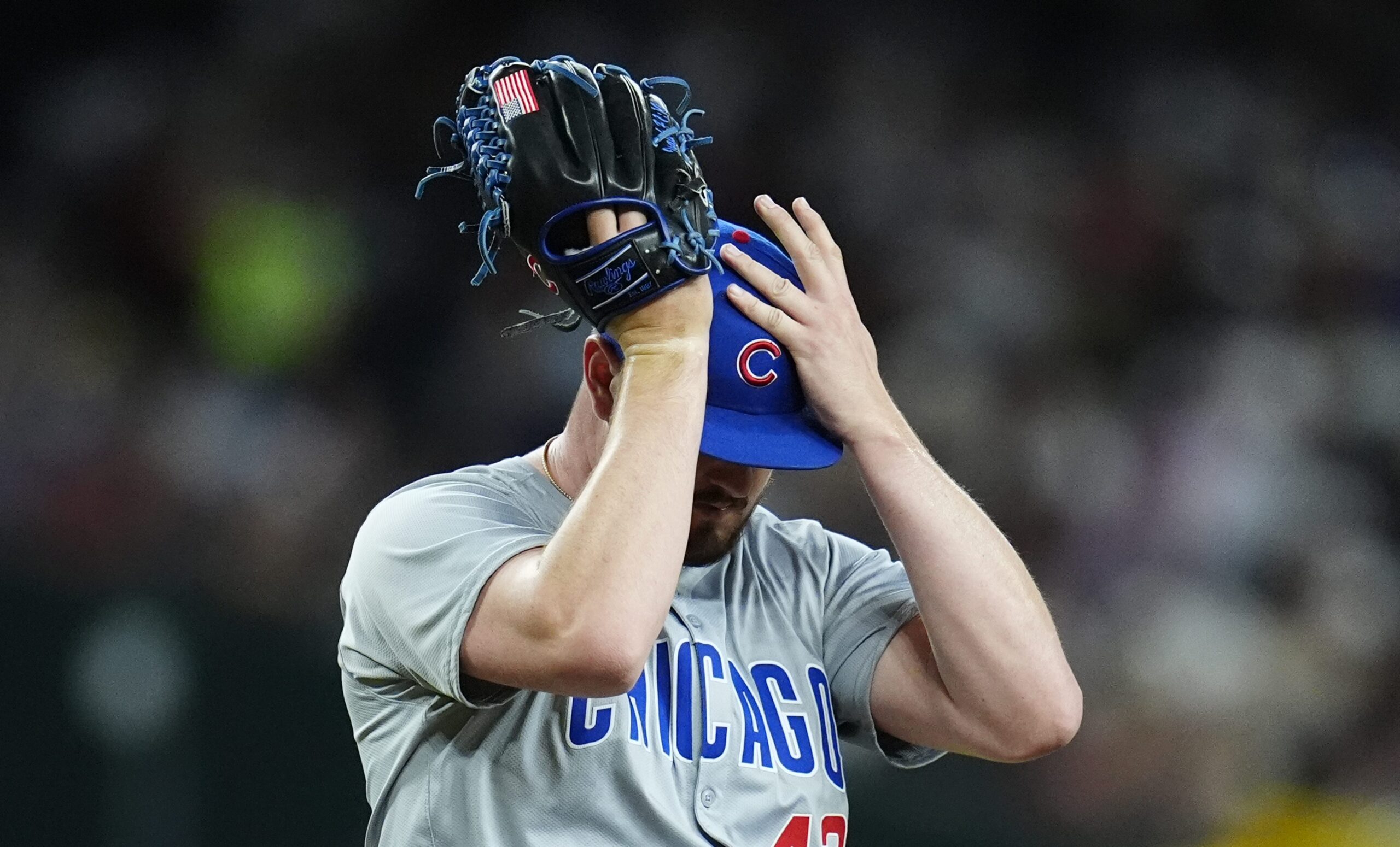 chicago-cubs-pitcher-forced-to-change-glove-for-having-american-flag
