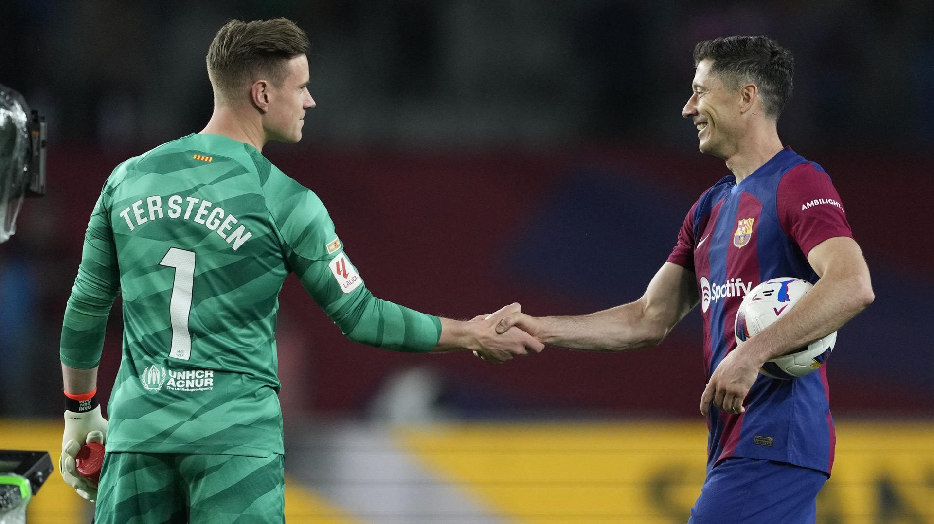 barcelona-came-from-behind-to-beat-valencia-with-a-hat-trick-from-robert-lewandowski