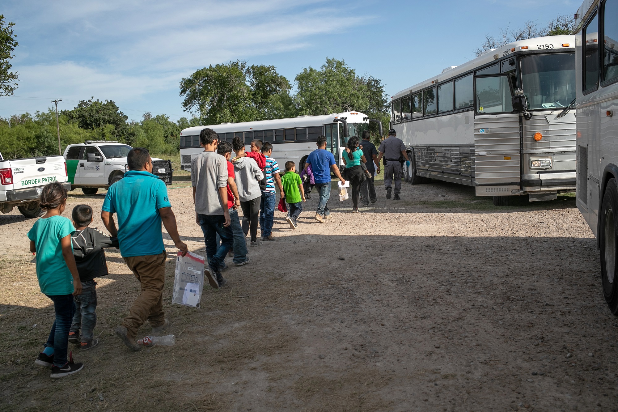 colorado-leaves-hundreds-of-newly-arrived-migrants-seeking-asylum-without-help