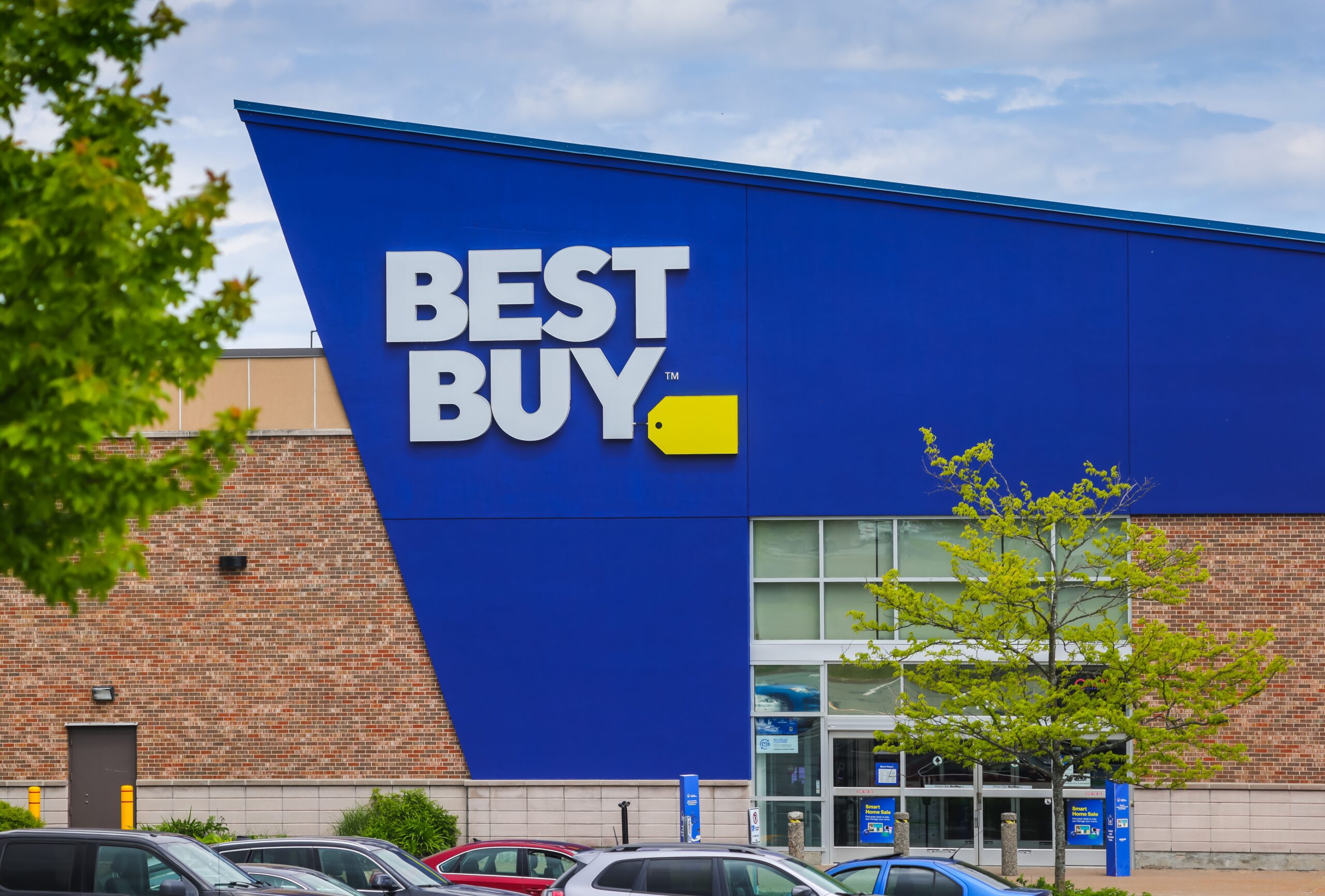 best-buy-closes-dozens-of-stores-in-the-united-states-by-2024:-the-reasons