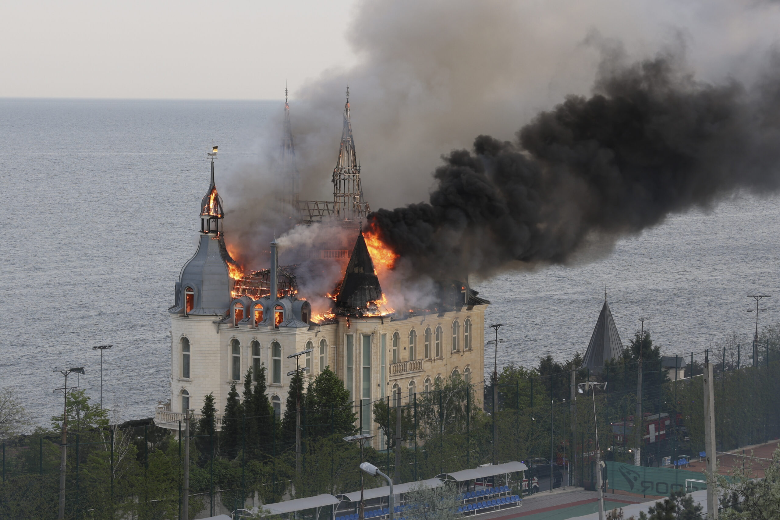 russia-used-cluster-munitions-in-its-attack-near-'harry-potter-castle'-in-odessa