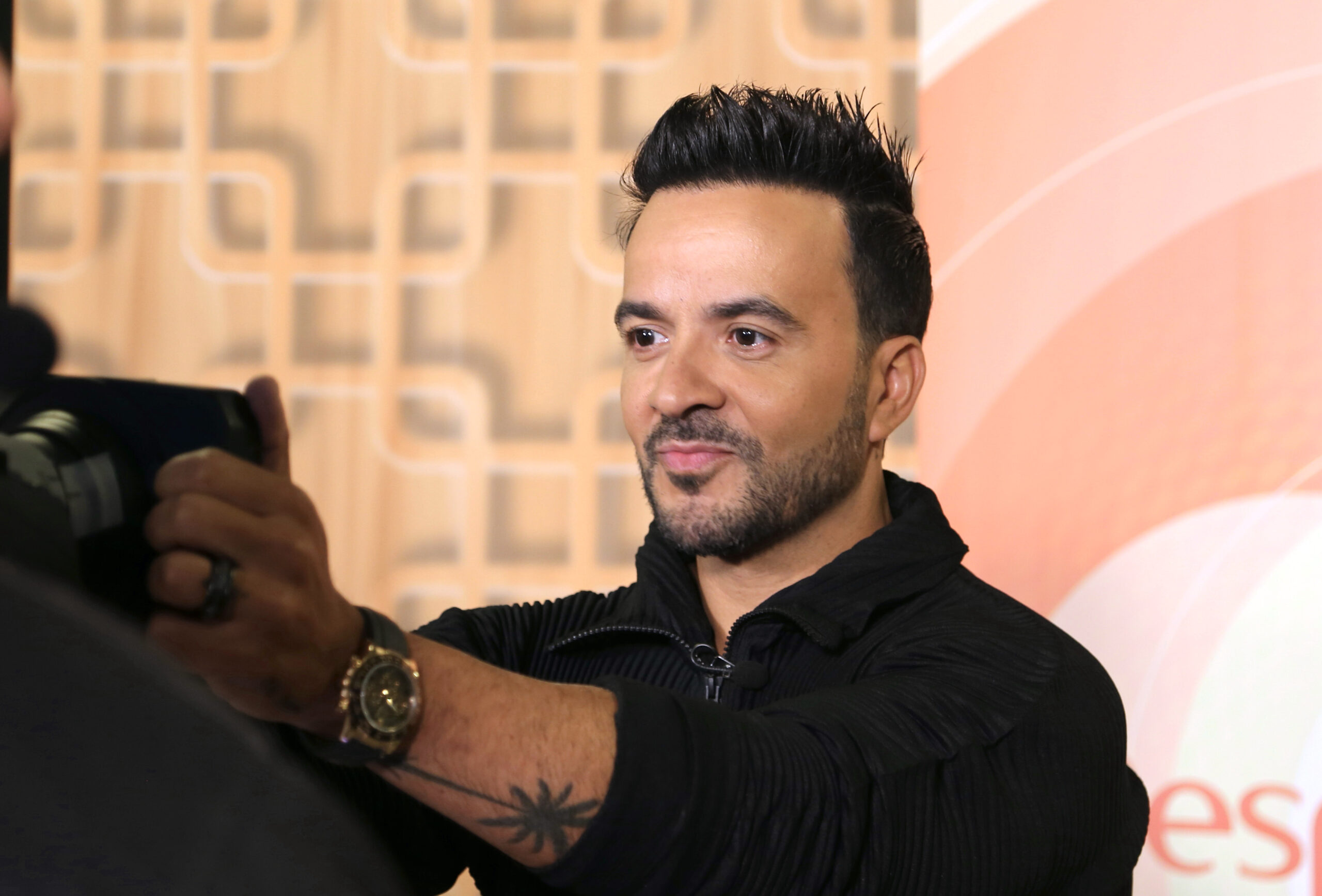 luis-fonsi-reveals-that-he-was-almost-a-member-of-nsync:-“things-happen-as-they-have-to-happen”