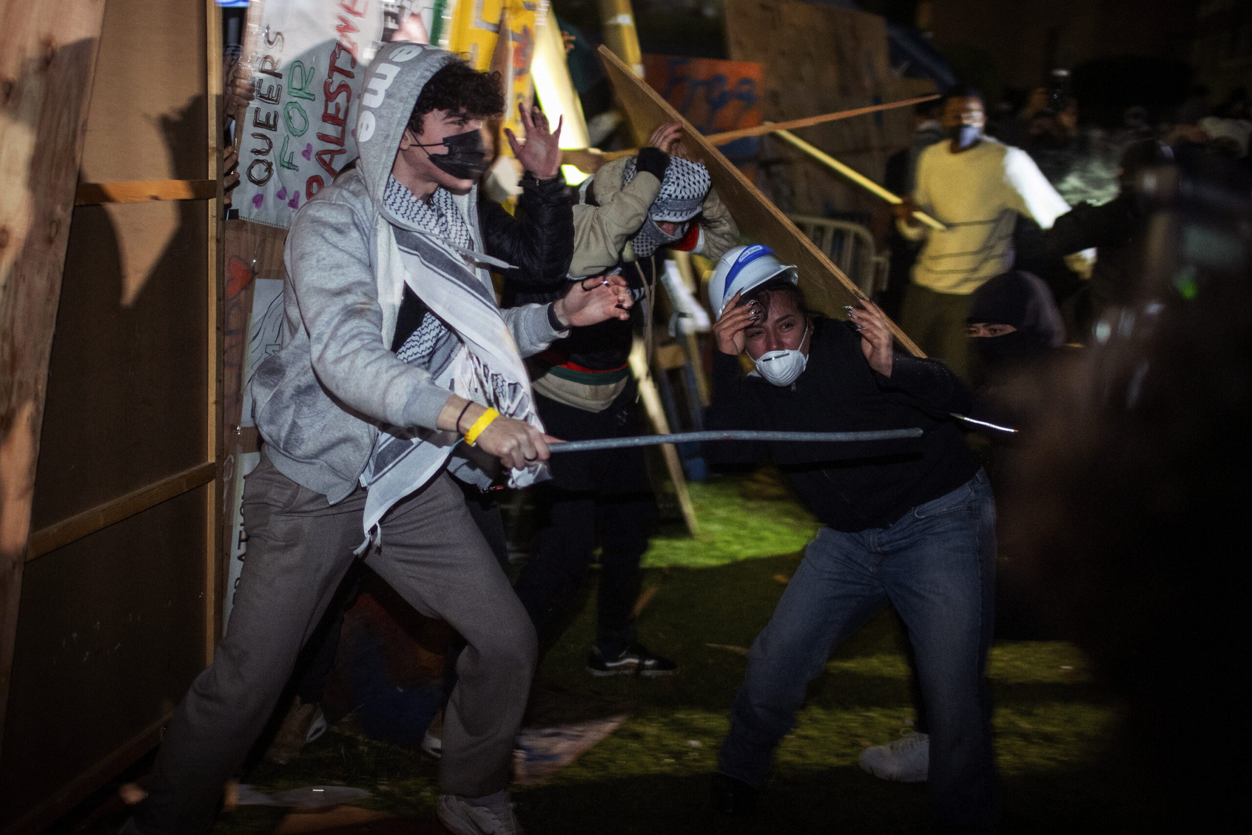 ucla-campus-is-the-new-scene-of-battle-in-pro-palestinian-protests