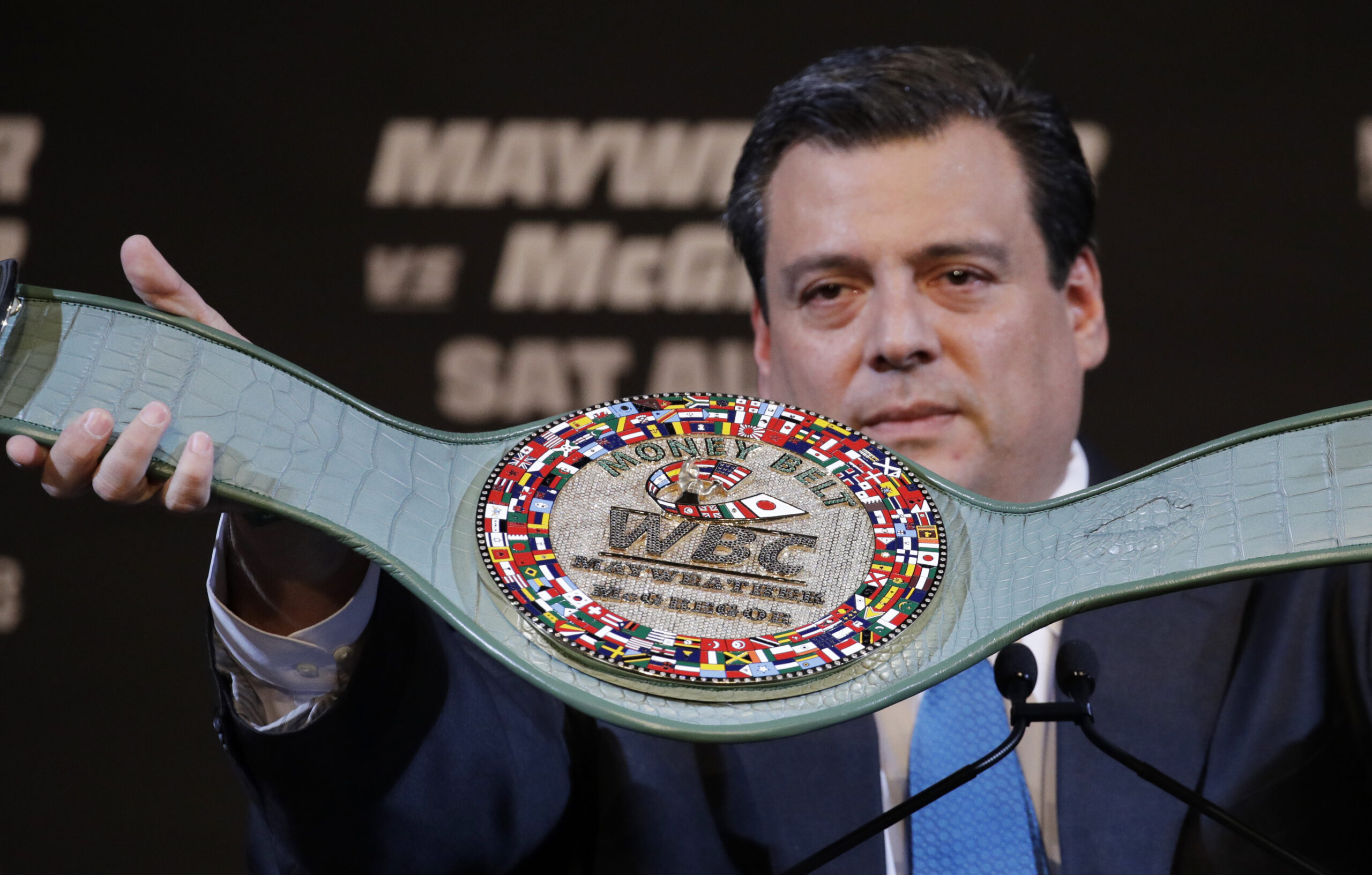 mauricio-sulaiman-assures-that-canelo-alvarez-“has-not-broken-any-rules”-by-avoiding-benavidez