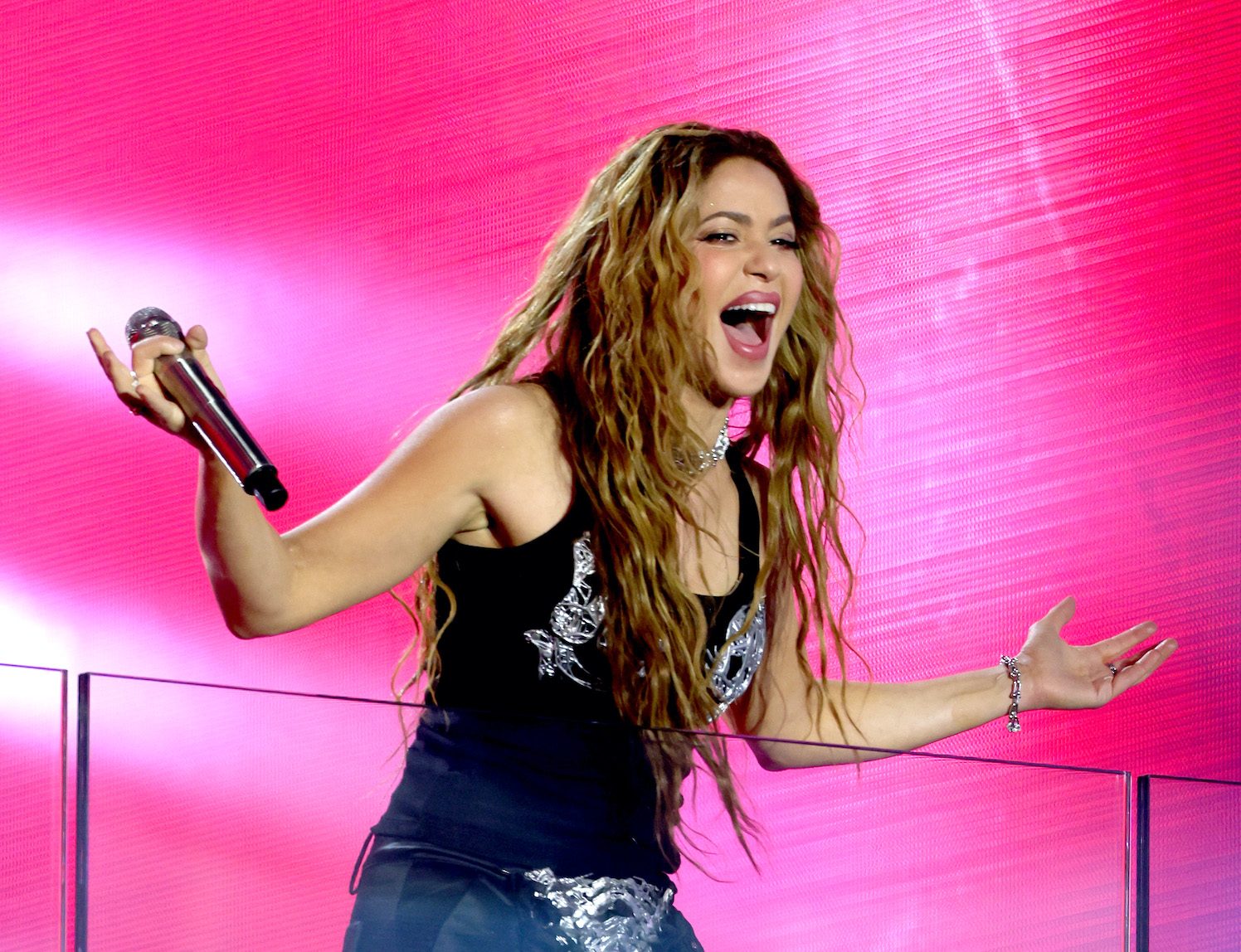 did-shakira-fail-with-her-new-album?-“las-mujeres-ya-no-lloran”-is-only-the-tenth-best-selling-latin-album-in-the-united-states