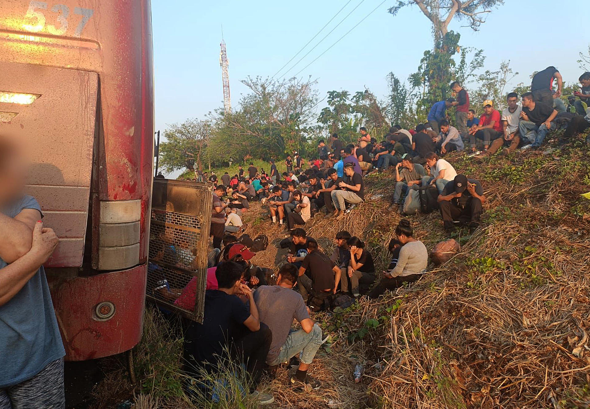 they-find-407-“abandoned”-migrants-on-three-buses-in-southern-mexico