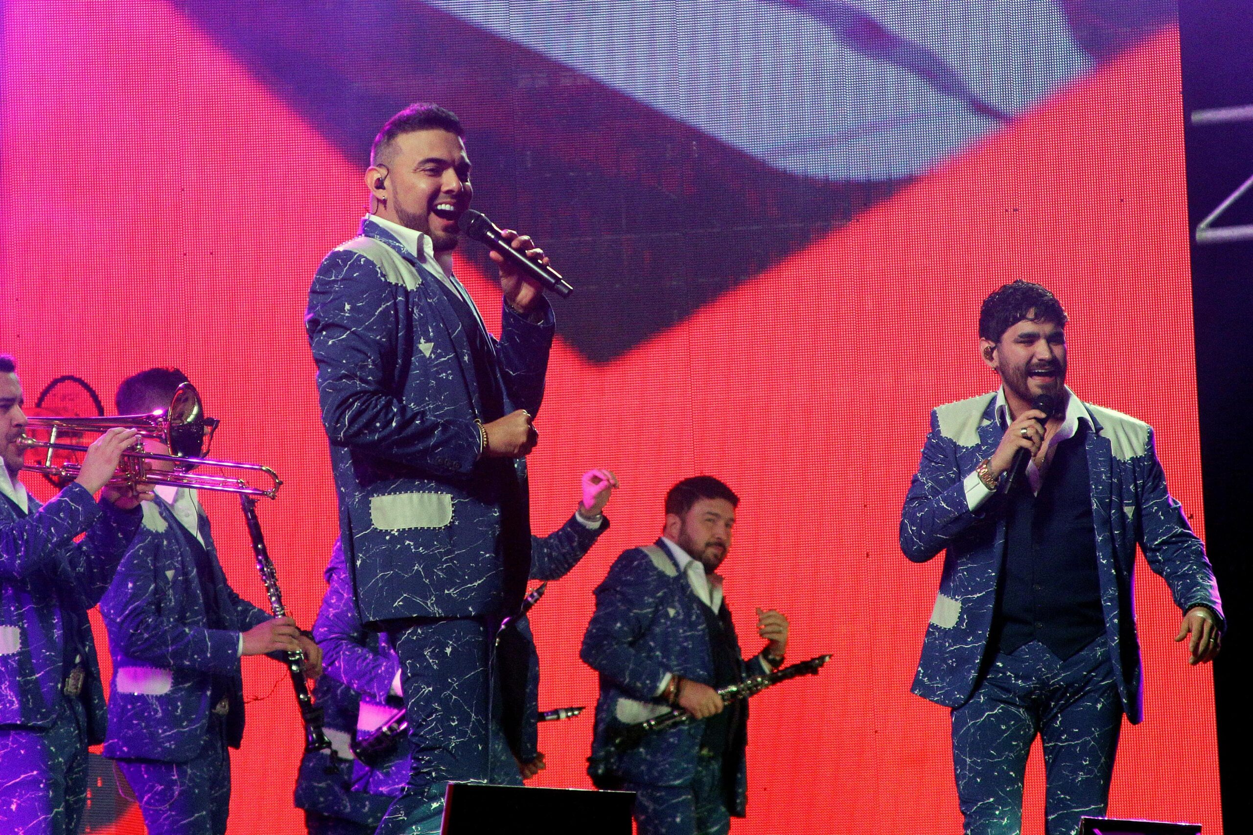 video:-banda-el-recodo-causes-a-stir-after-giving-a-surprise-concert-in-japan;-local-police-intervened