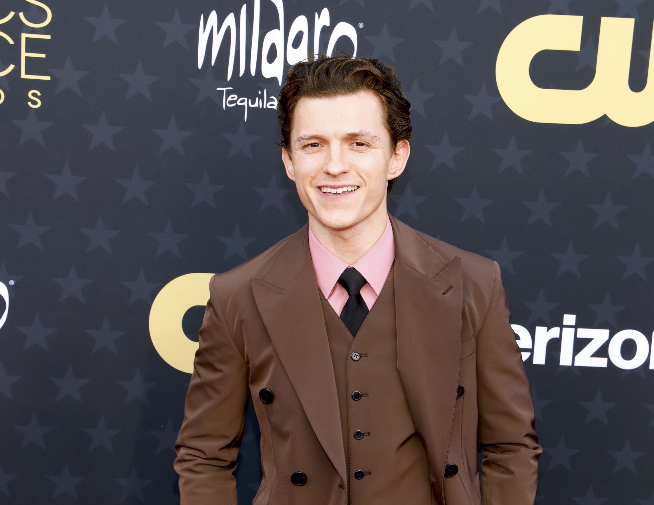 photo:-tom-holland-causes-a-stir-on-social-networks-when-he-is-compared-to-featherweight-for-his-new-look