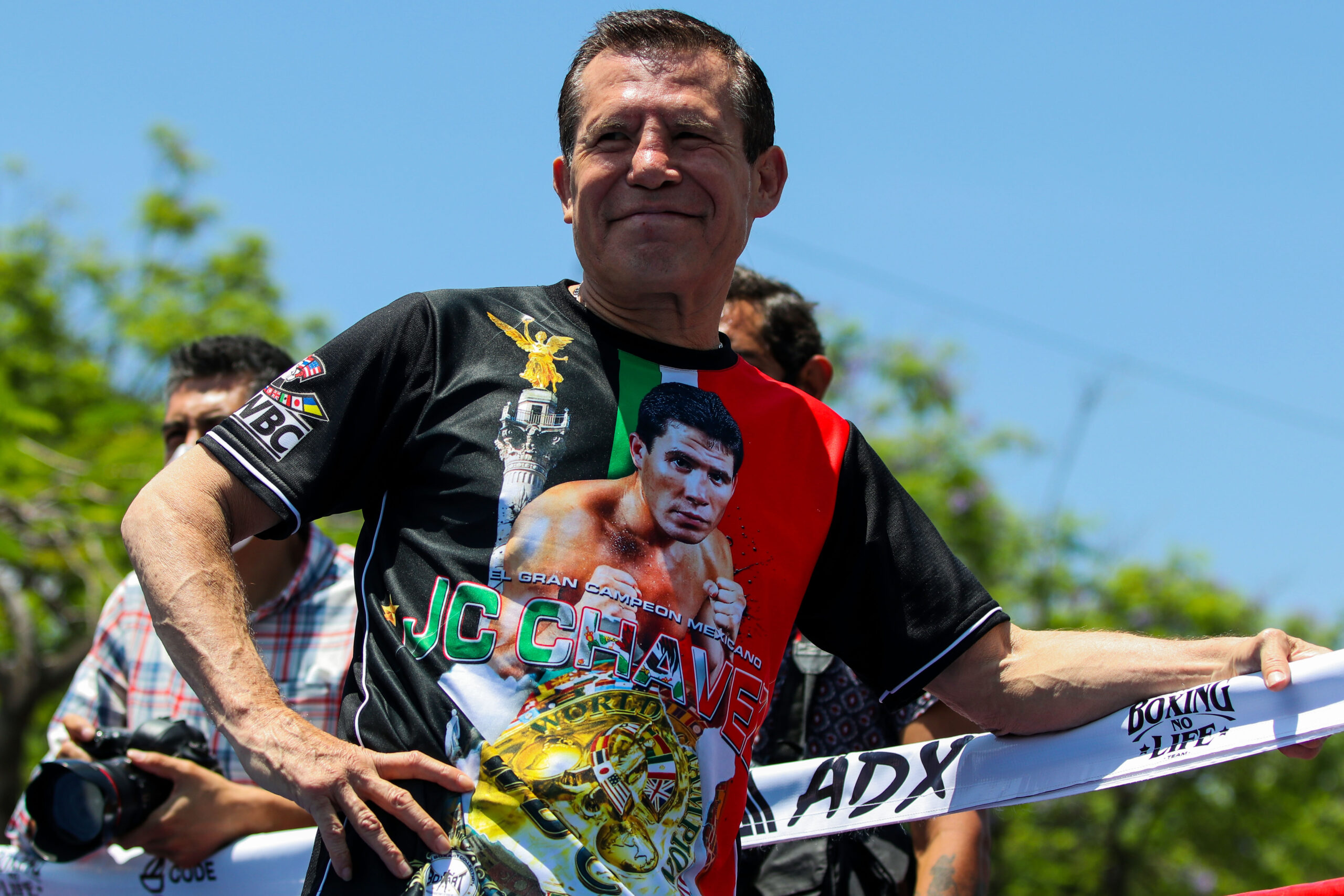julio-cesar-chavez-launches-a-request-to-jaime-munguia-prior-to-his-fight-against-canelo-alvarez