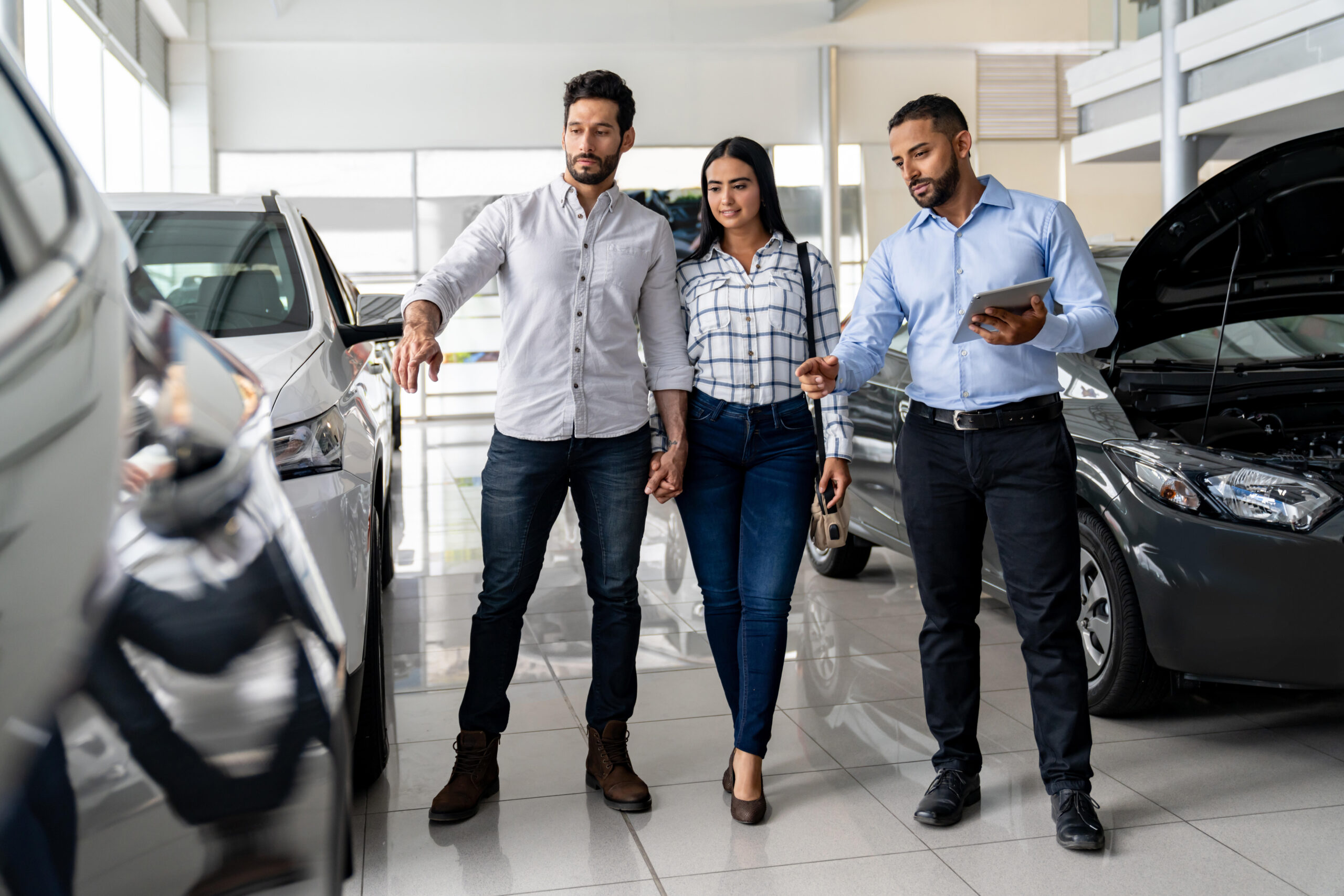 the-pros-and-cons-of-buying-or-leasing-a-vehicle