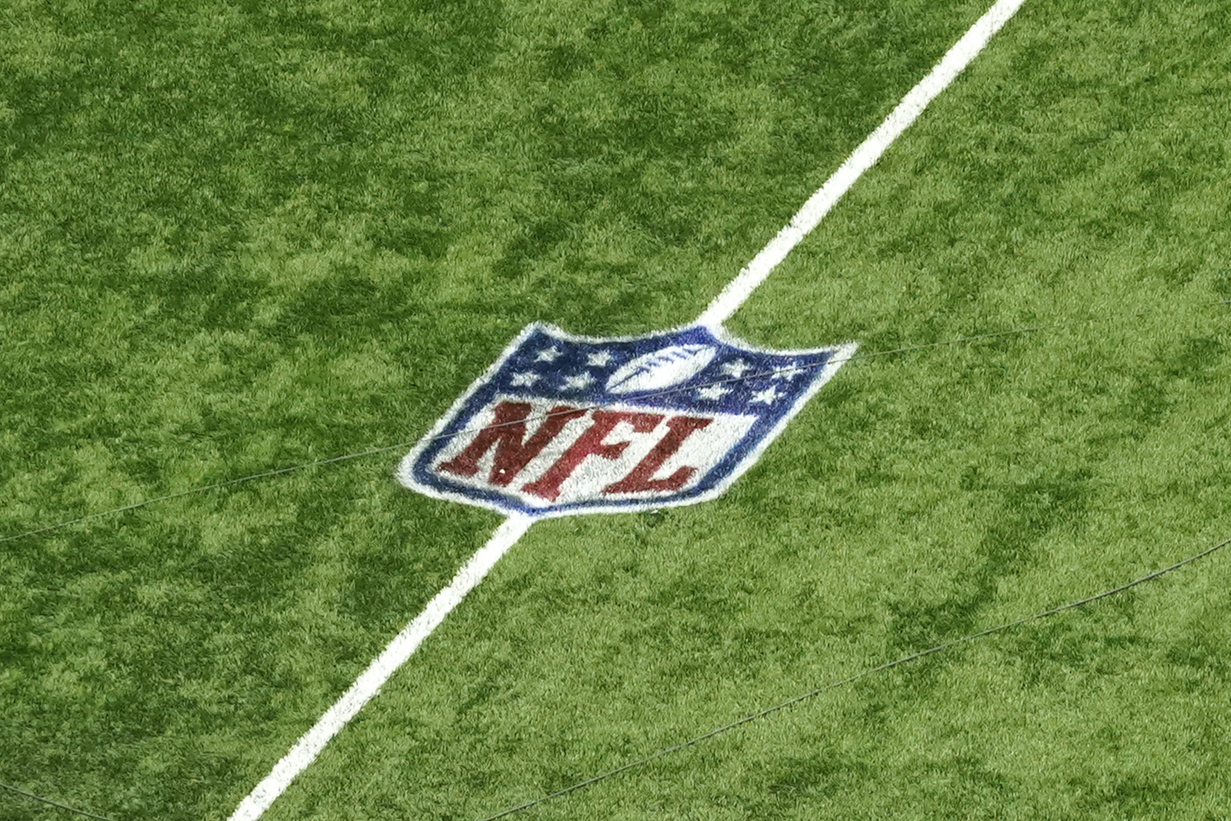 nfl-and-netflix-reach-agreement-to-broadcast-christmas-games-in-2024,-2025-and-2026