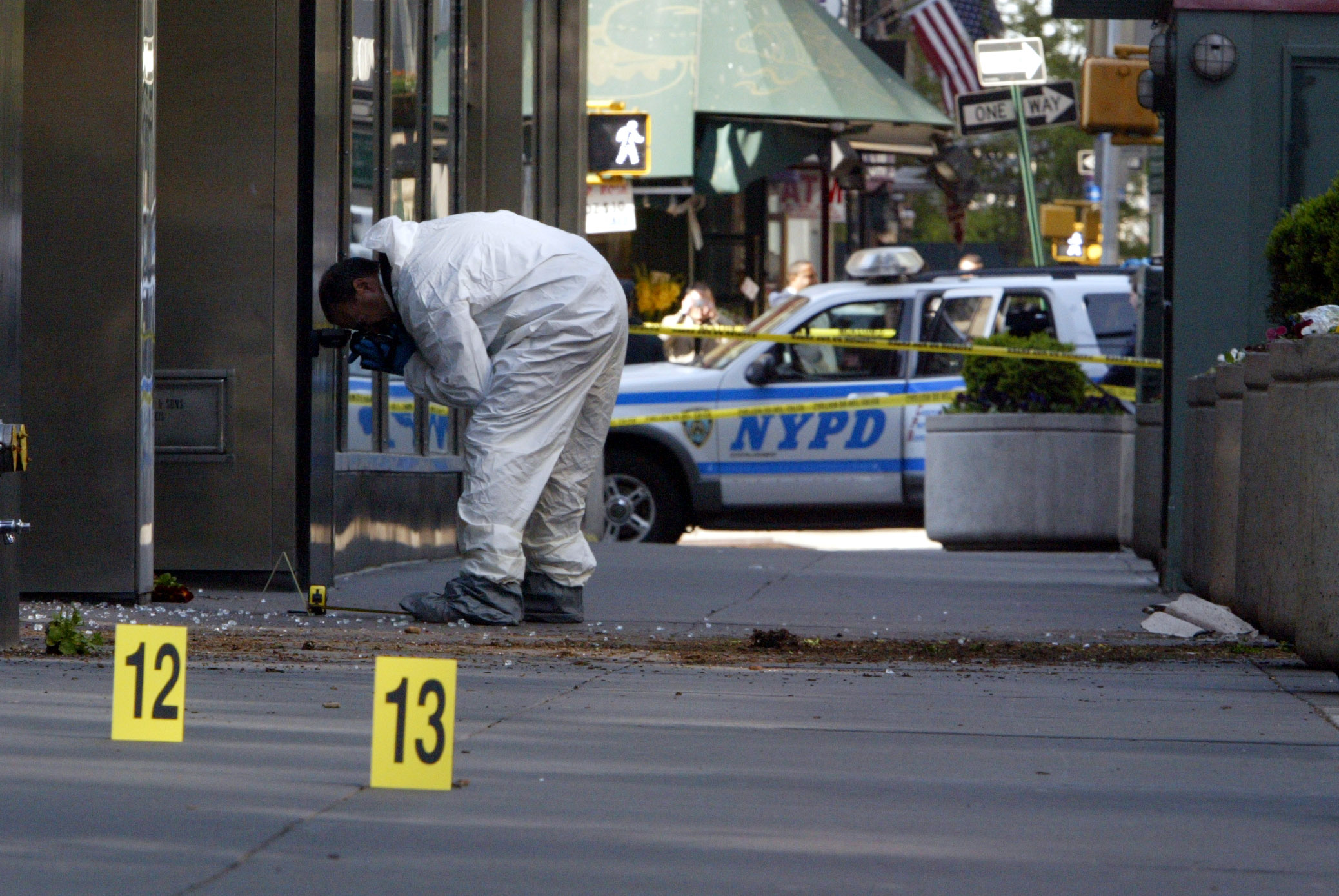 officers-fatally-shot-“emotionally-disturbed”-man-who-threatened-them-with-two-knives-in-brooklyn