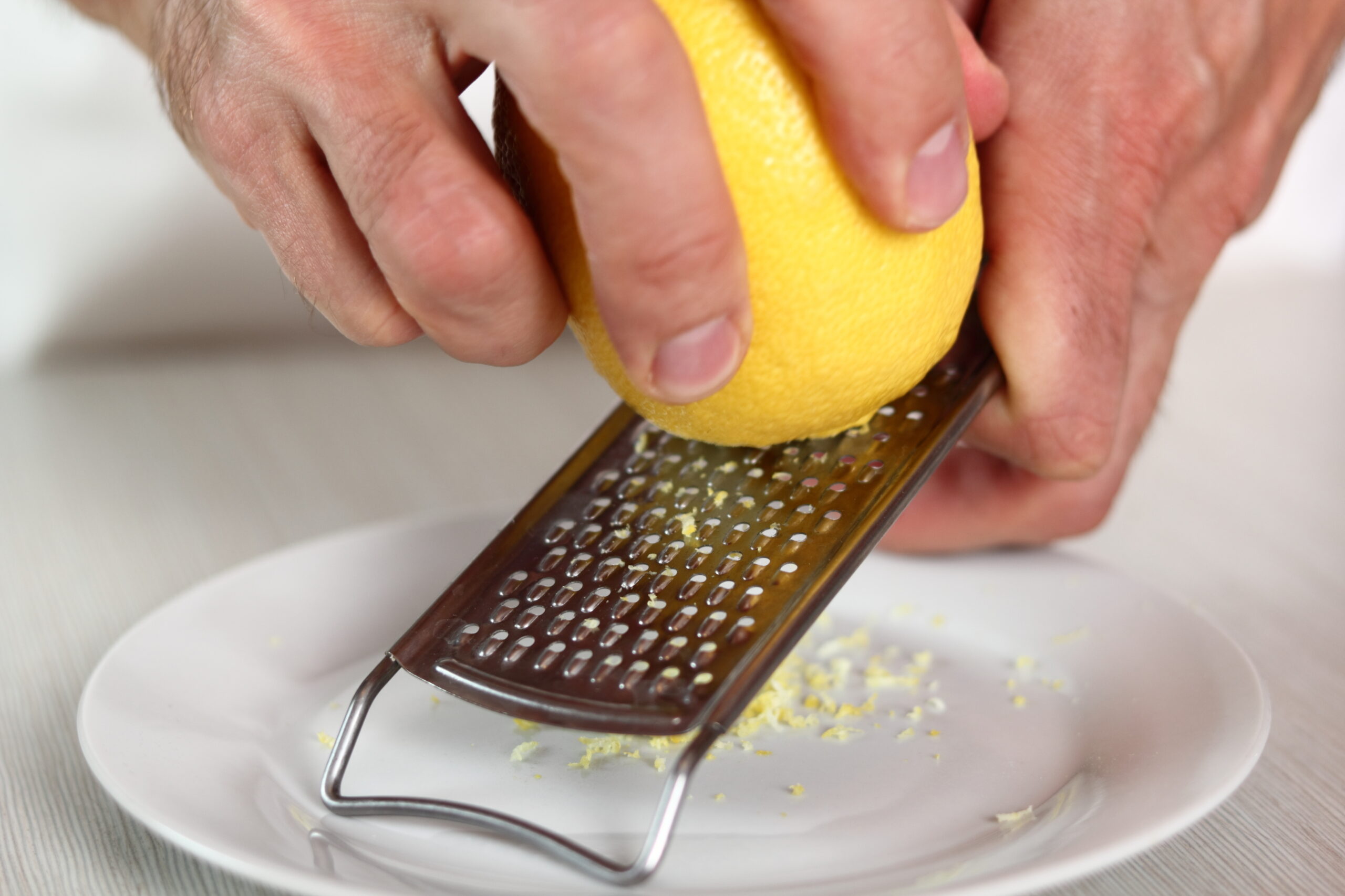 uses-that-you-didn't-know-about-lemon-peel