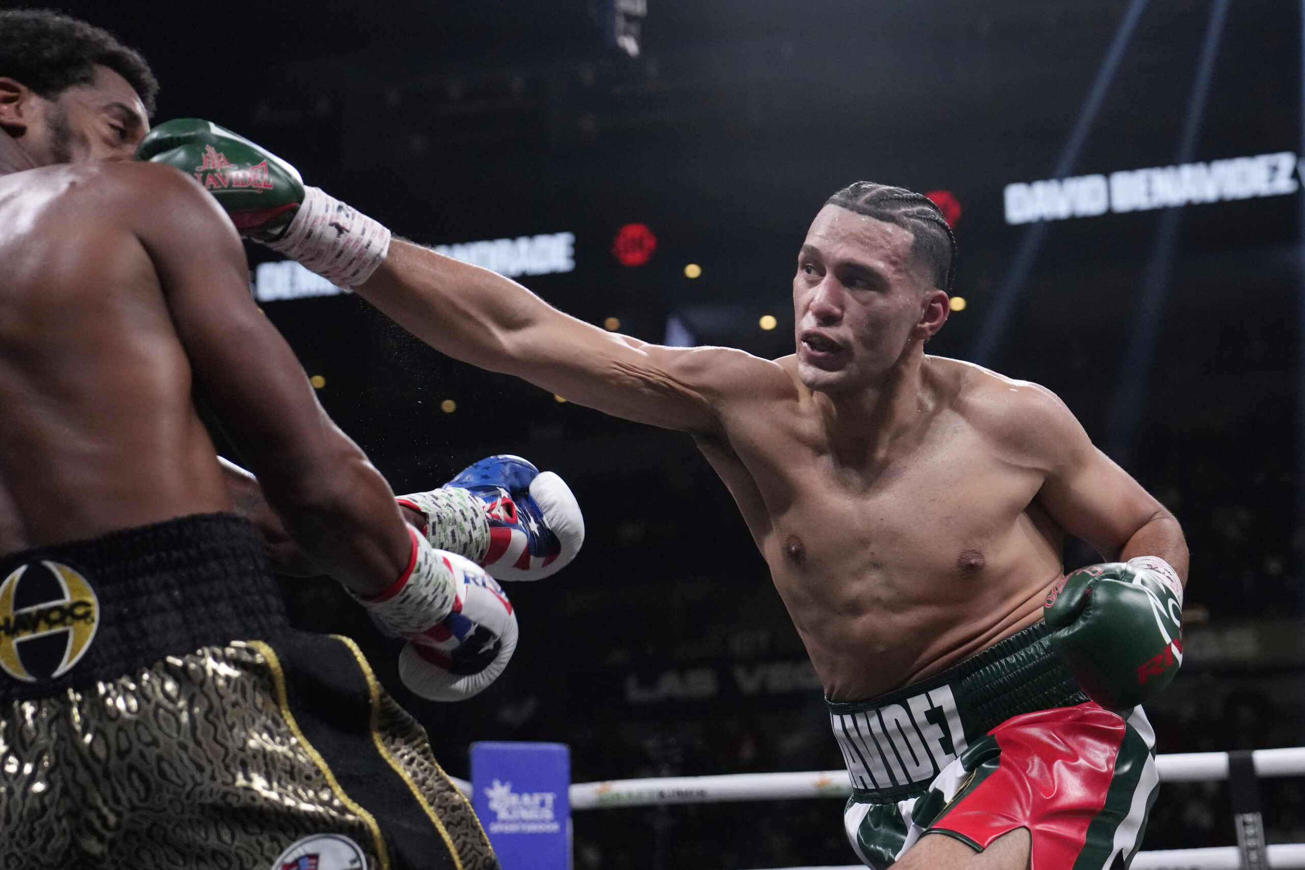 david-benavidez-assures-that-he-wanted-to-defend-oscar-de-la-hoya-after-canelo-alvarez's-attempted-attack