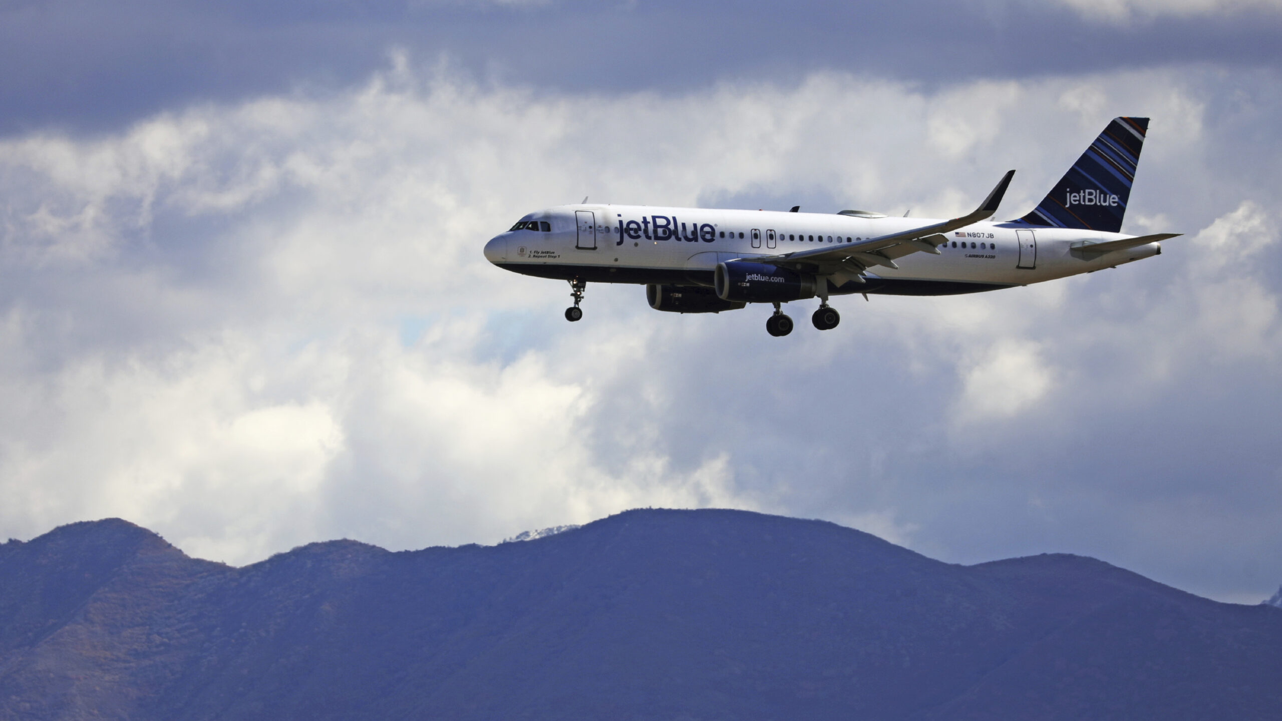 jetblue-offers-discounted-flights-to-islands,-latin-american-destinations-and-cities-in-the-us-this-week.