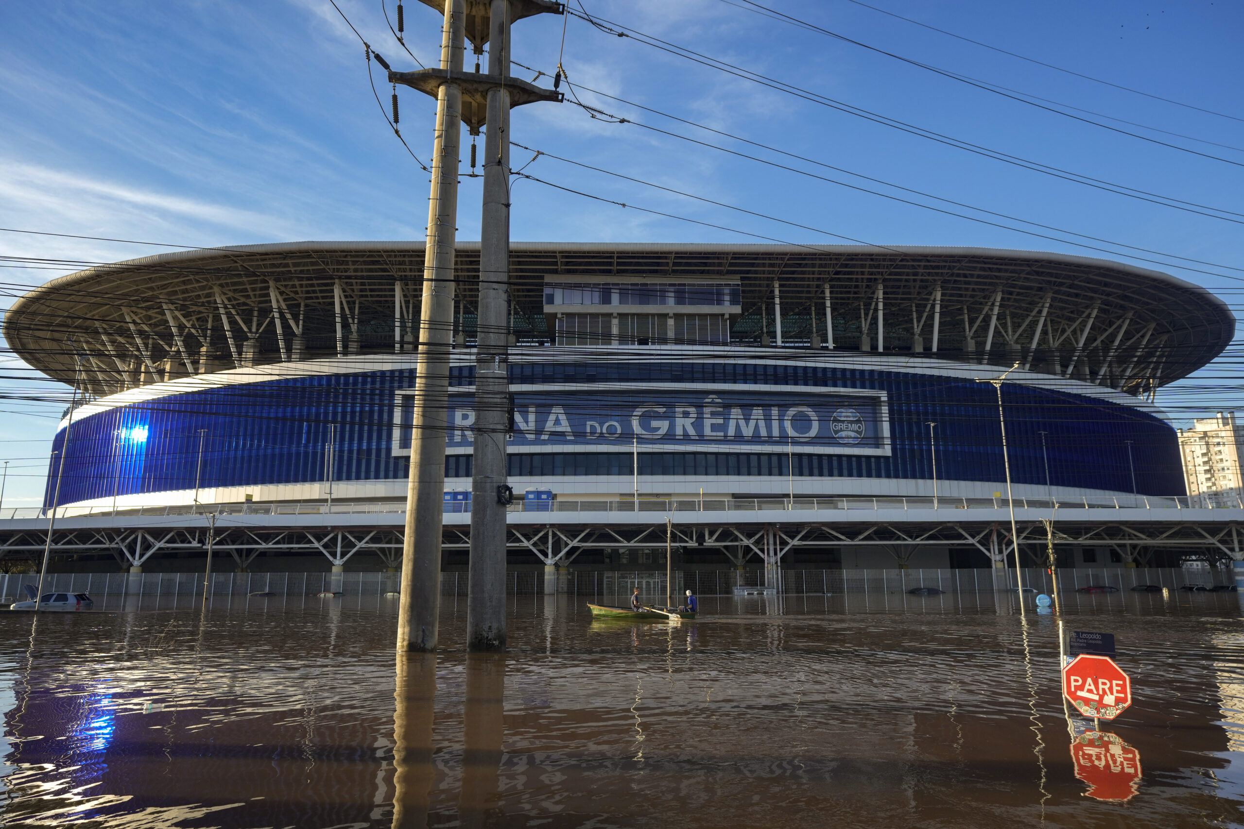 soccer-returns-in-brazil-after-two-weeks-suspended-due-to-floods