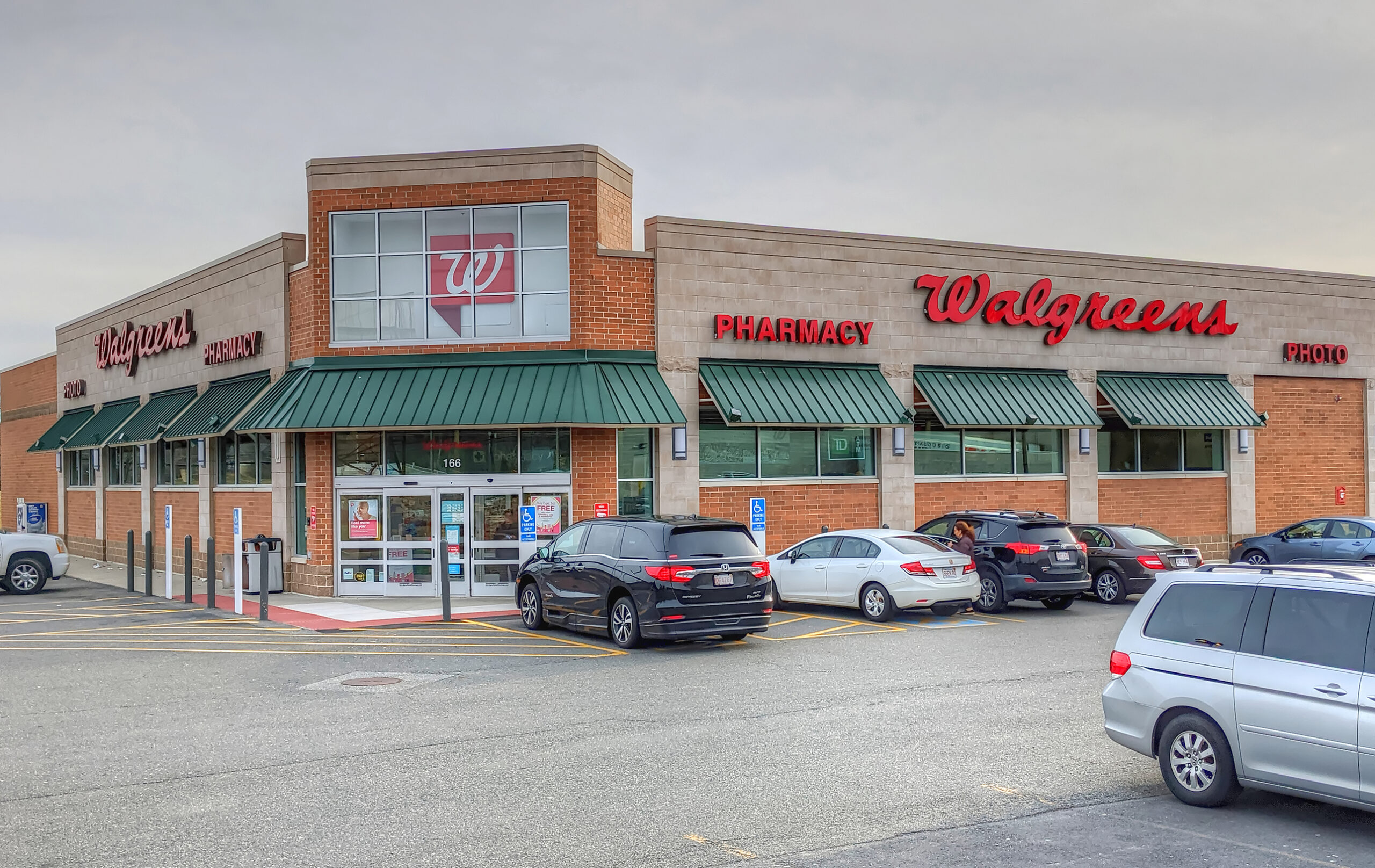 strong-discounts-at-walgreens:-prices-drop-on-more-than-1,300-products