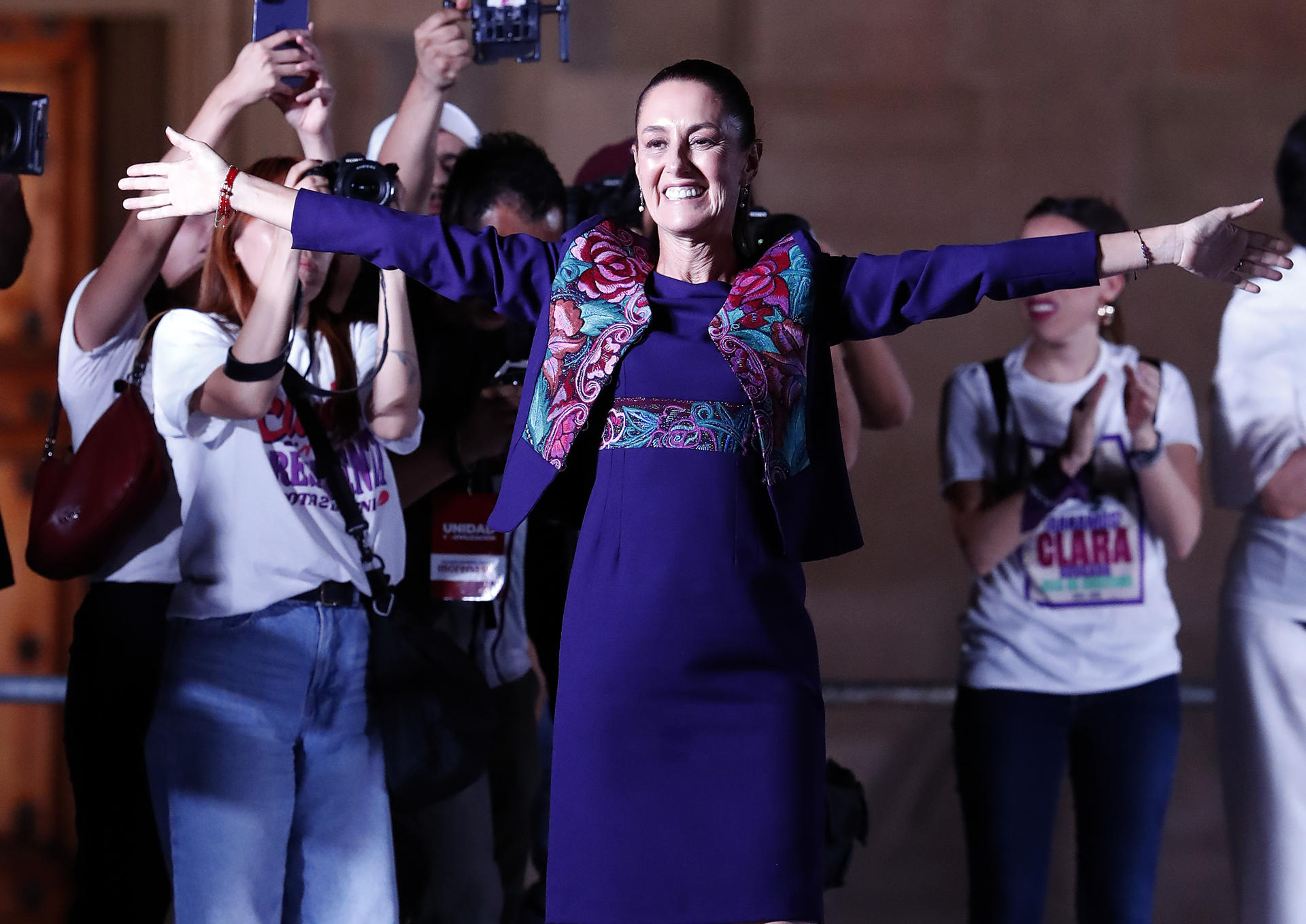 claudia-sheinbaum-thanks-her-for-becoming-“the-first-female-president-of-mexico”