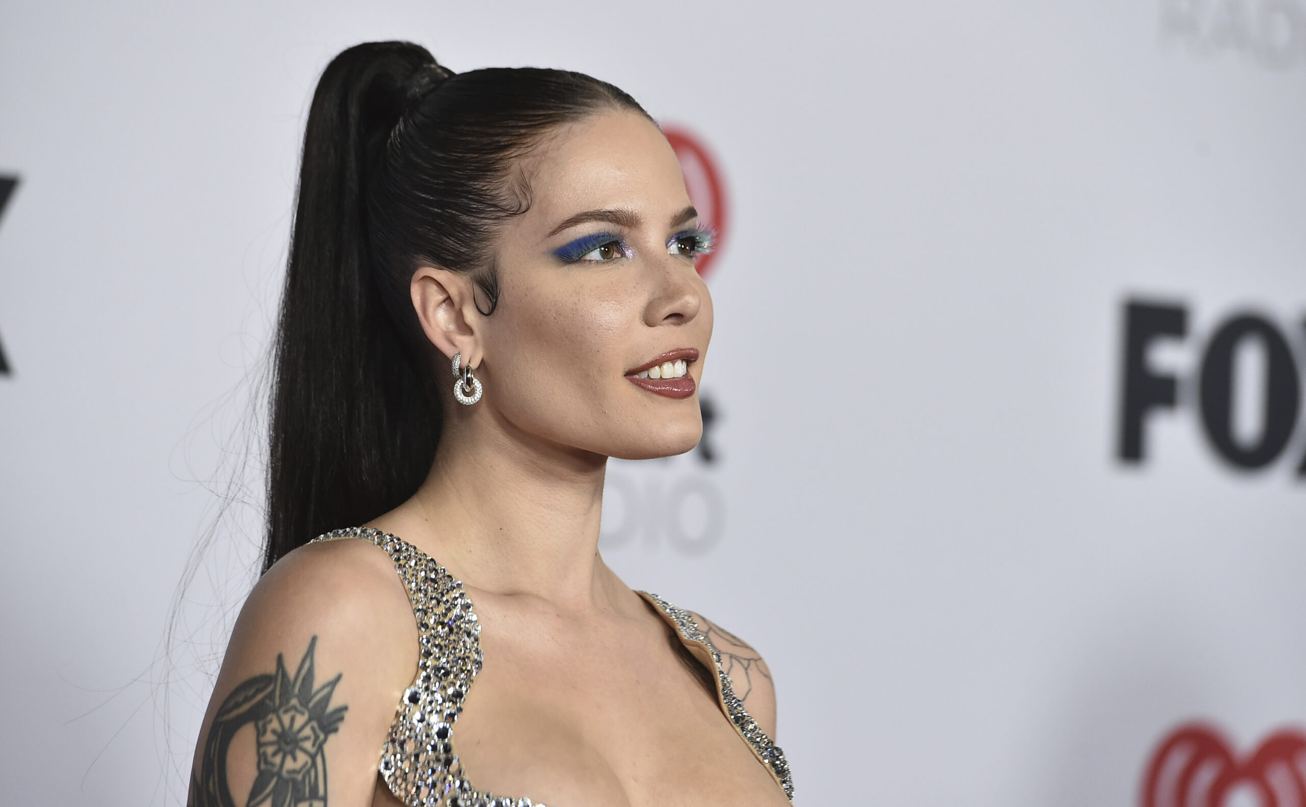 halsey-reveals-illness:-“i'm-lucky-to-be-alive”