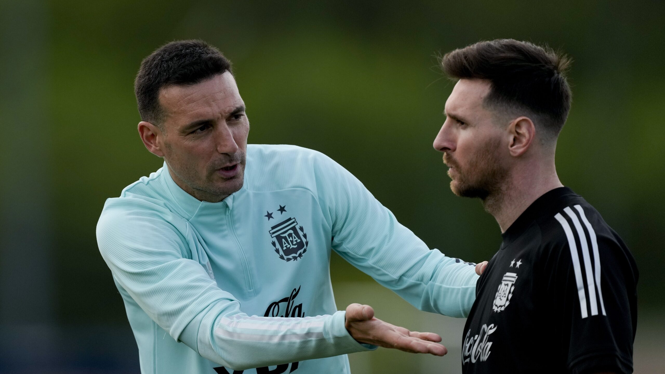 “let's-enjoy-it-and-we'll-see-tomorrow”:-scaloni-did-not-want-to-comment-on-messi's-retirement