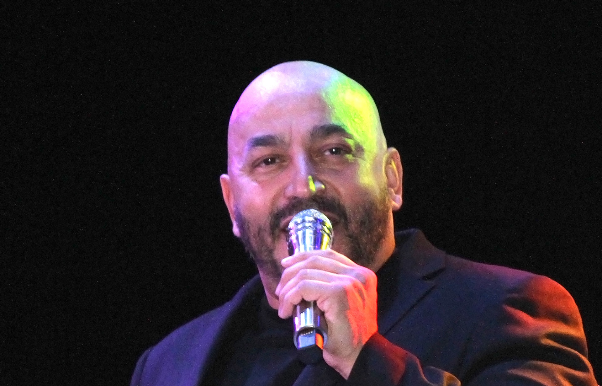 lupillo-rivera-announces-that-he-will-make-three-books-about-his-life-after-'la-casa-de-los-famosos-4'