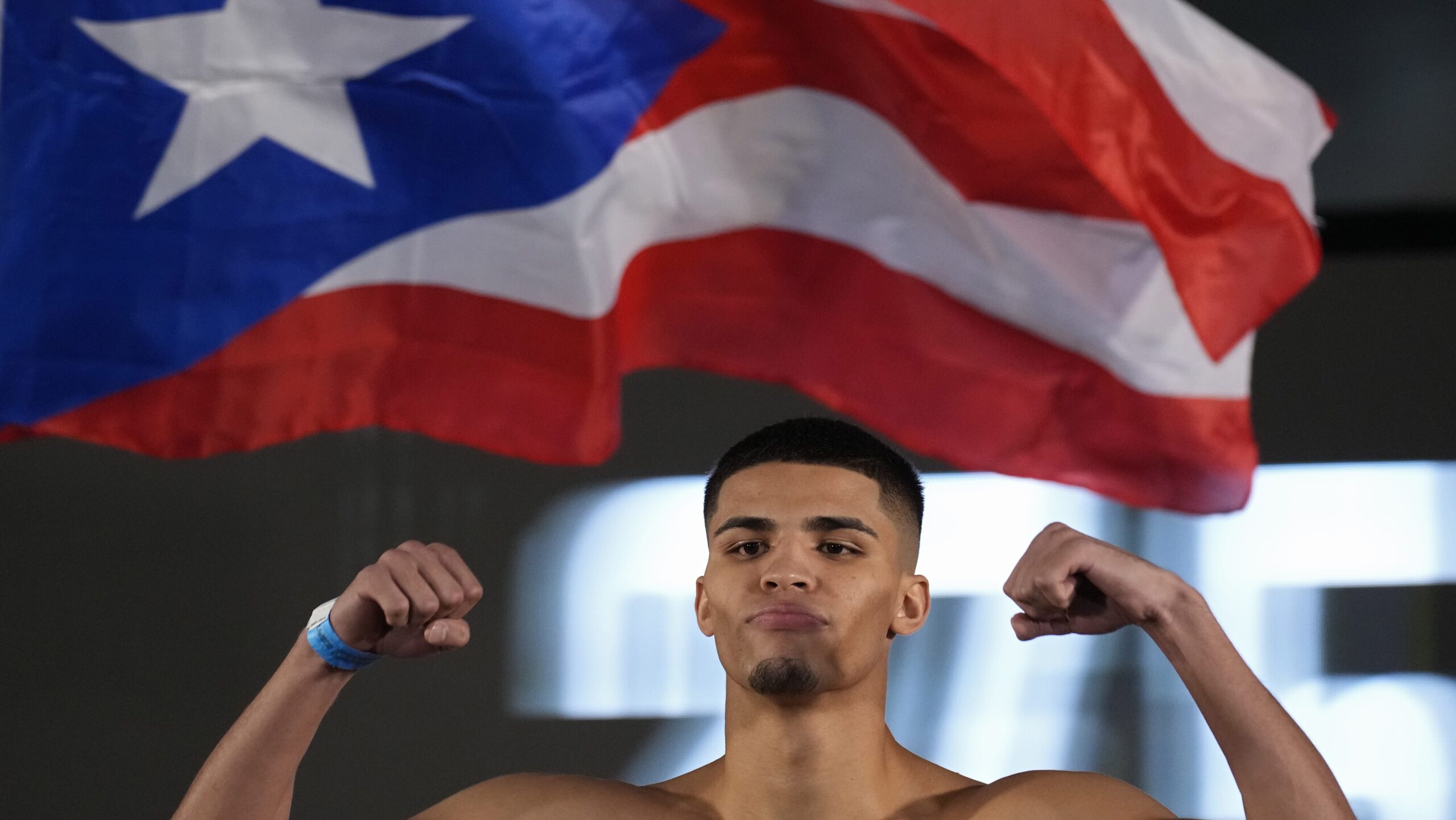 puerto-rican-graduation:-xander-zayas-dominates-before-a-national-audience-and-will-parade-happily-in-nyc