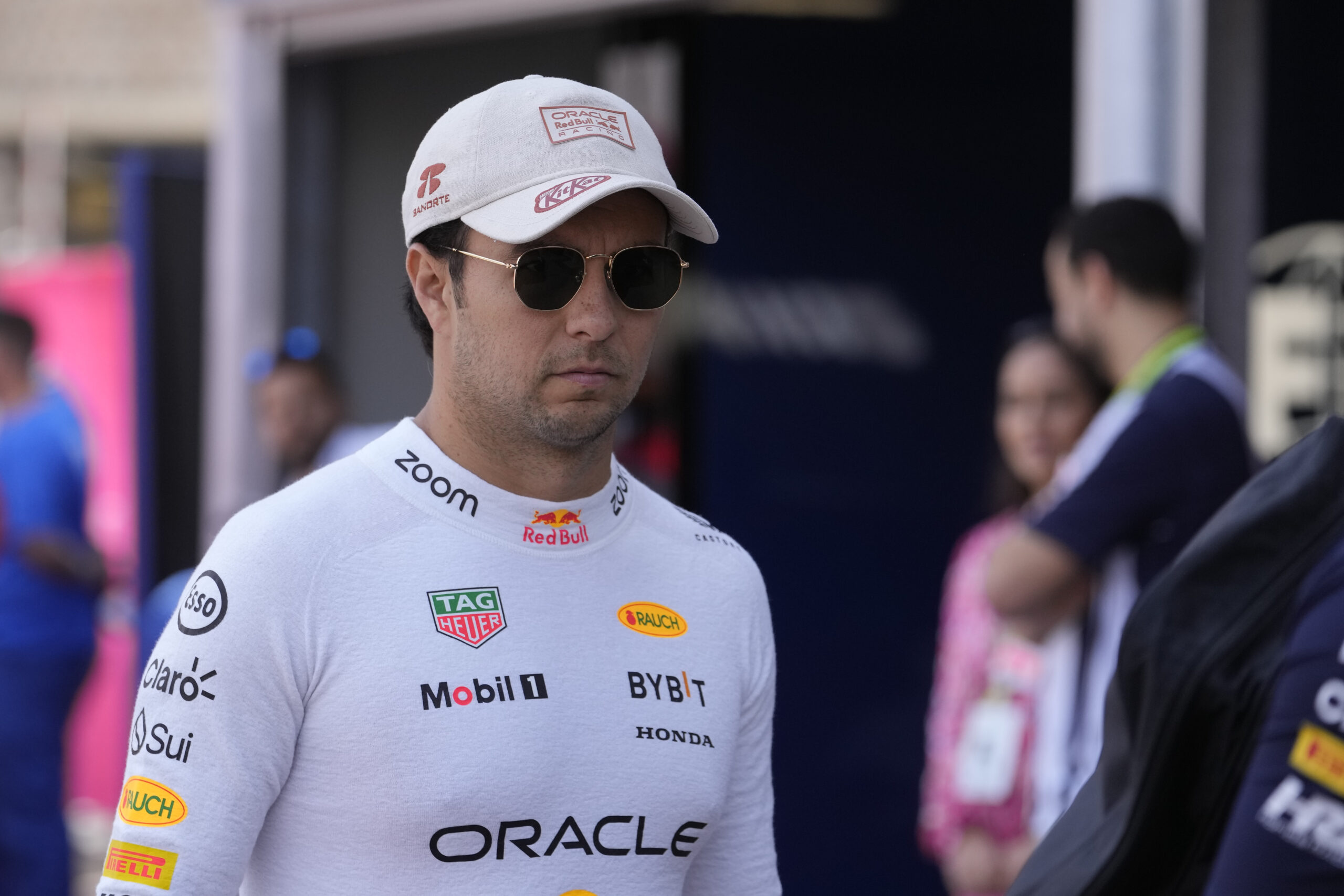 checo-perez-seeks-to-understand-red-bull-for-his-second-consecutive-abandonment-in-canada