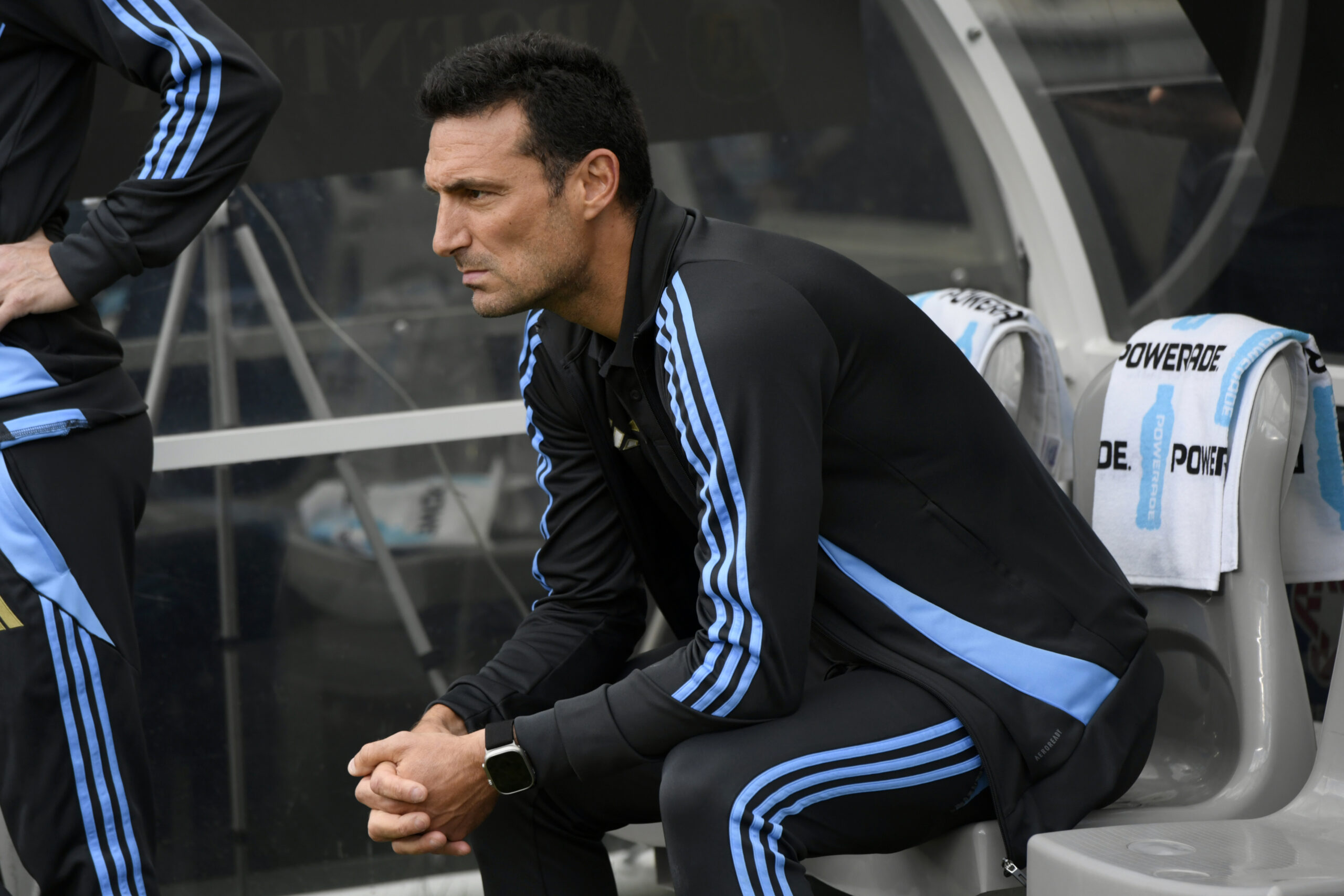 lionel-scaloni-joins-the-criticism-for-the-poor-condition-of-the-field-at-the-mercedes-benz-stadium