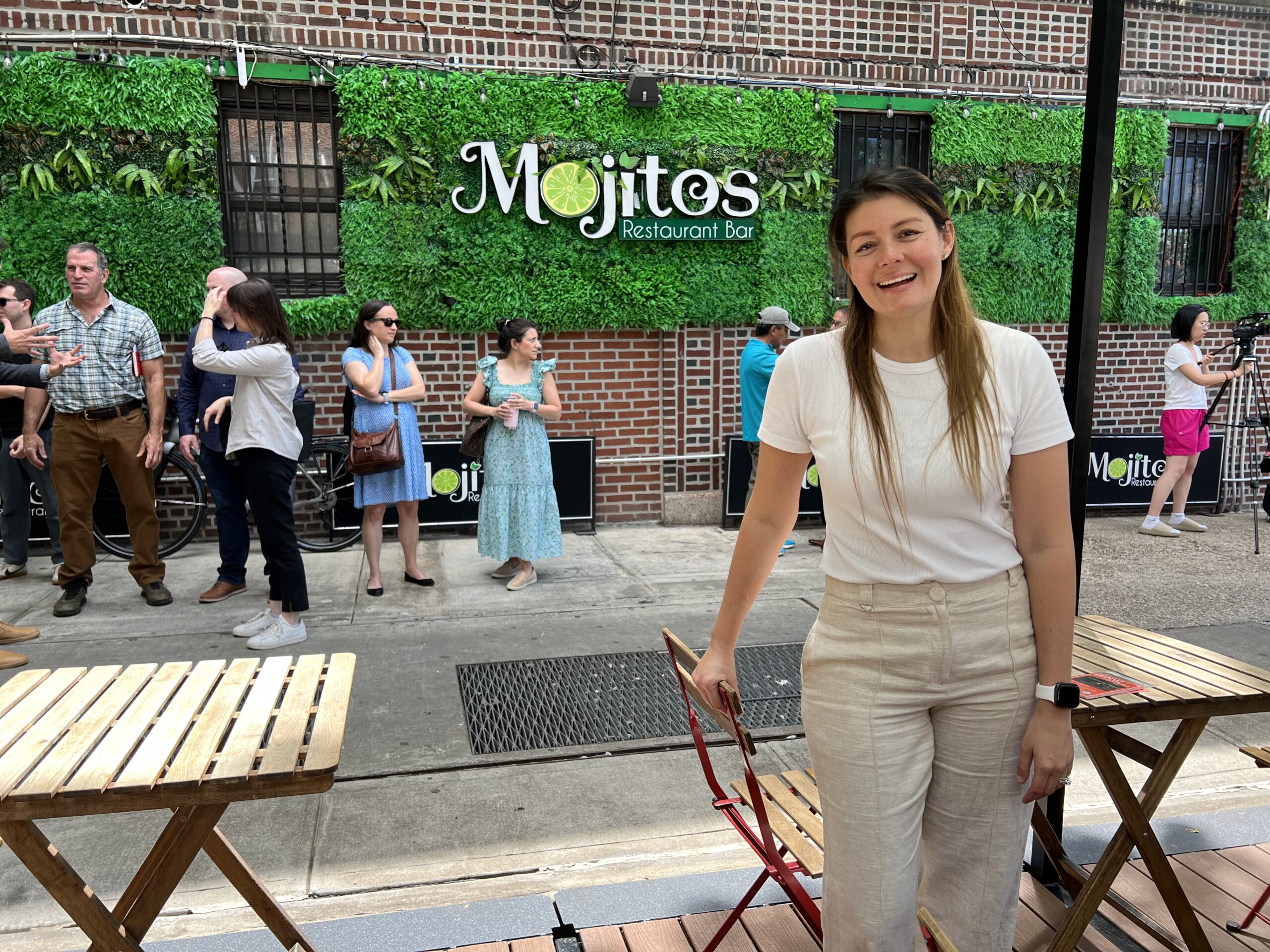 60-queens-restaurants-will-have-outdoor-dining-without-paying-a-single-dollar:-mojitos-restaurant-was-the-first